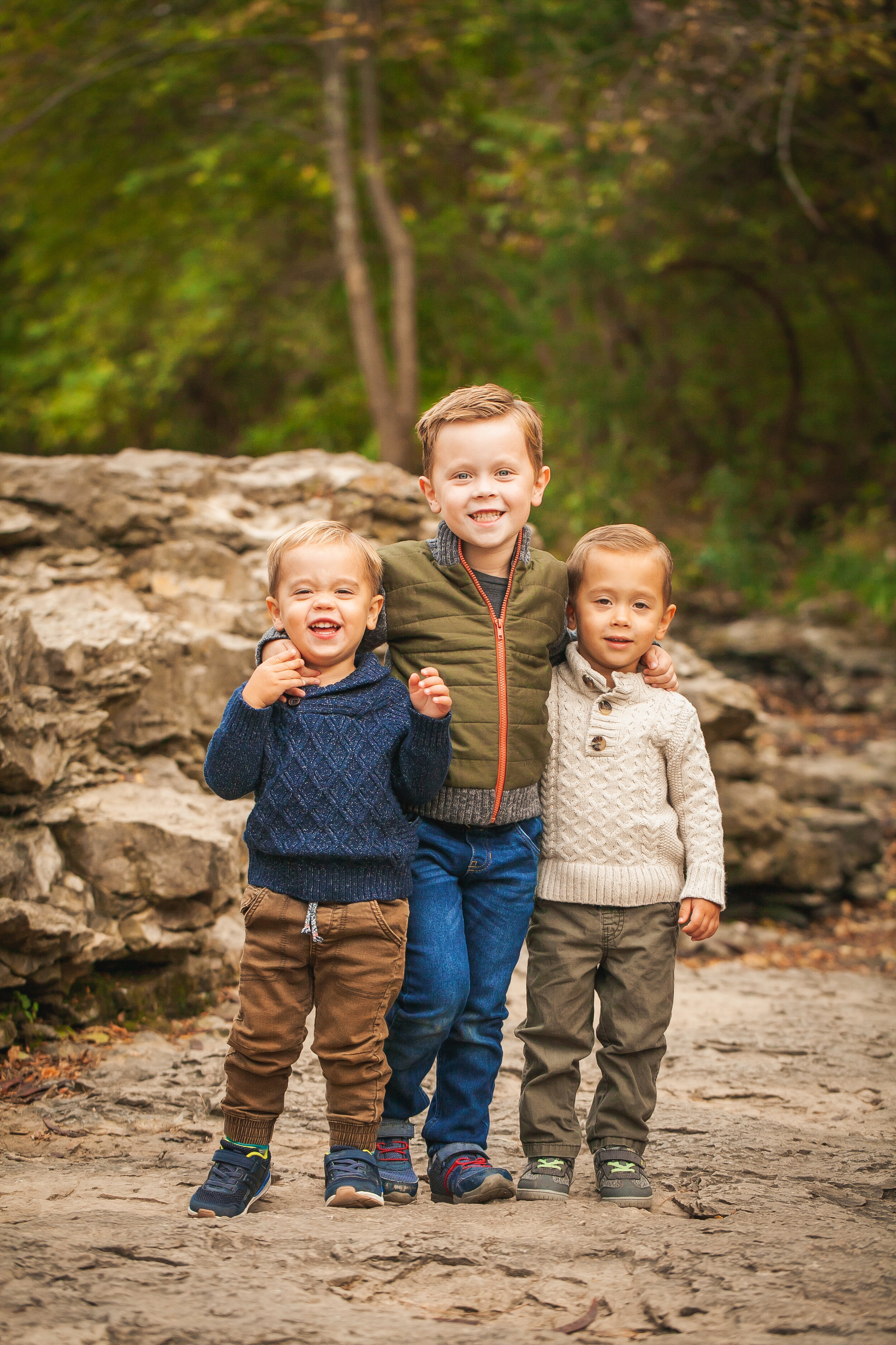 brothers-portrait-twins-two-years-old-five-years-old-all-boys-energetic-family-photographer-fort-worth