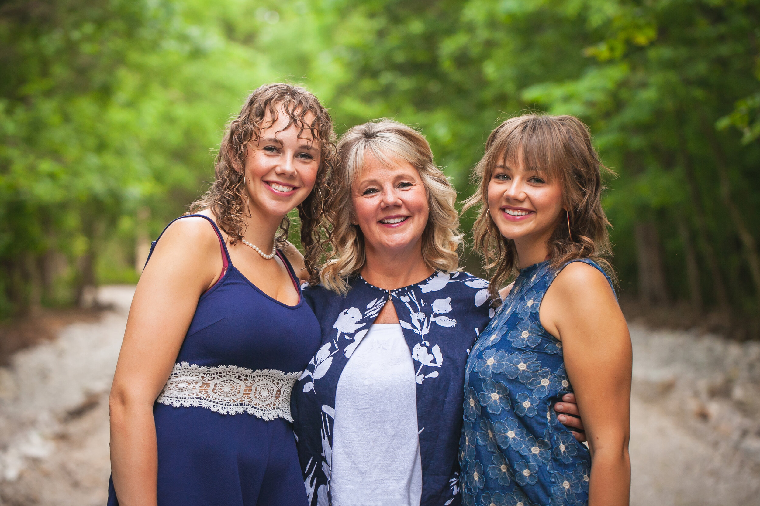 mother-daughter-portrait-grown-children-extended-family-reunion-photographer-best-in-colleyville