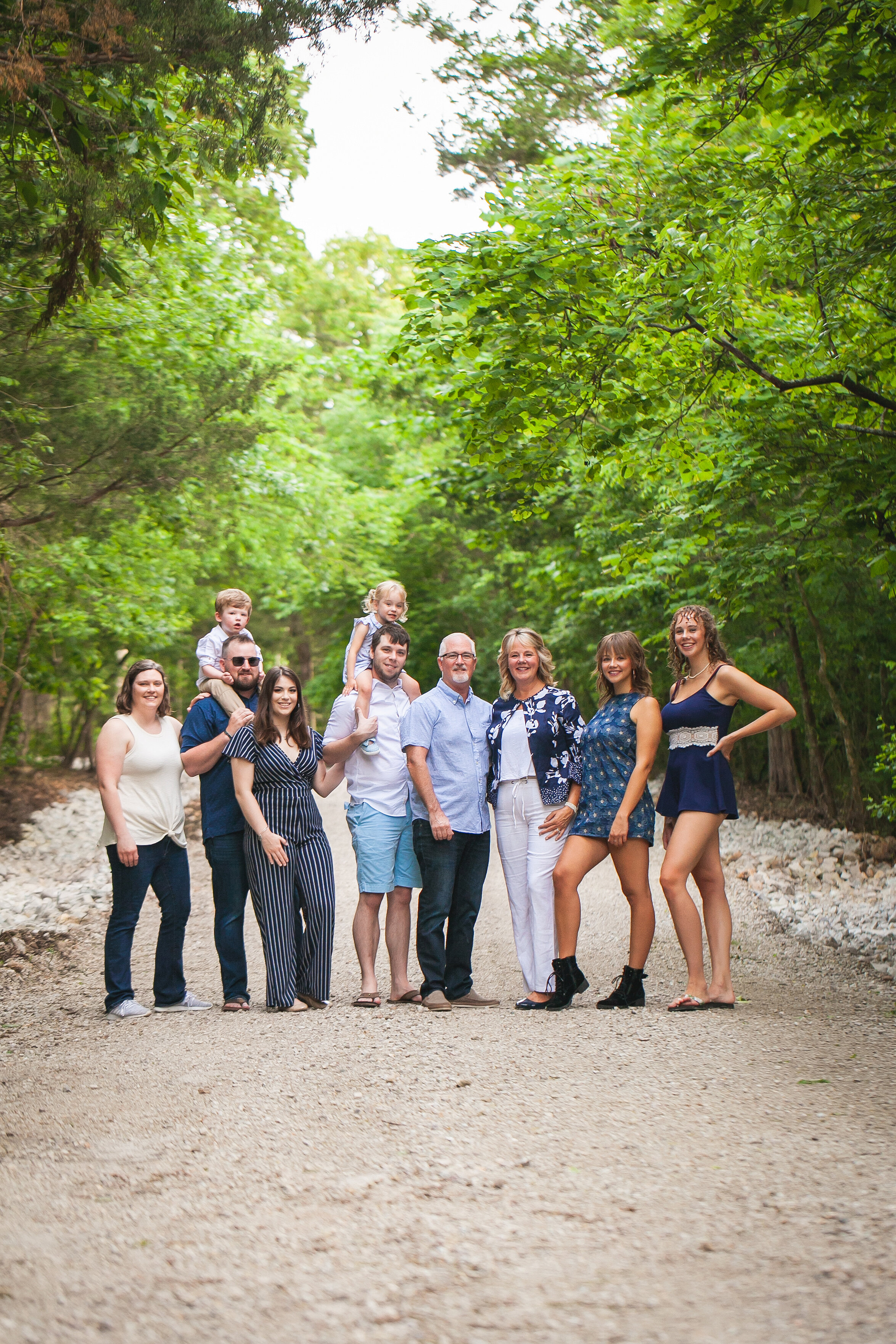 large-group-extended-family-photoshoot-session-photographer-colleyville