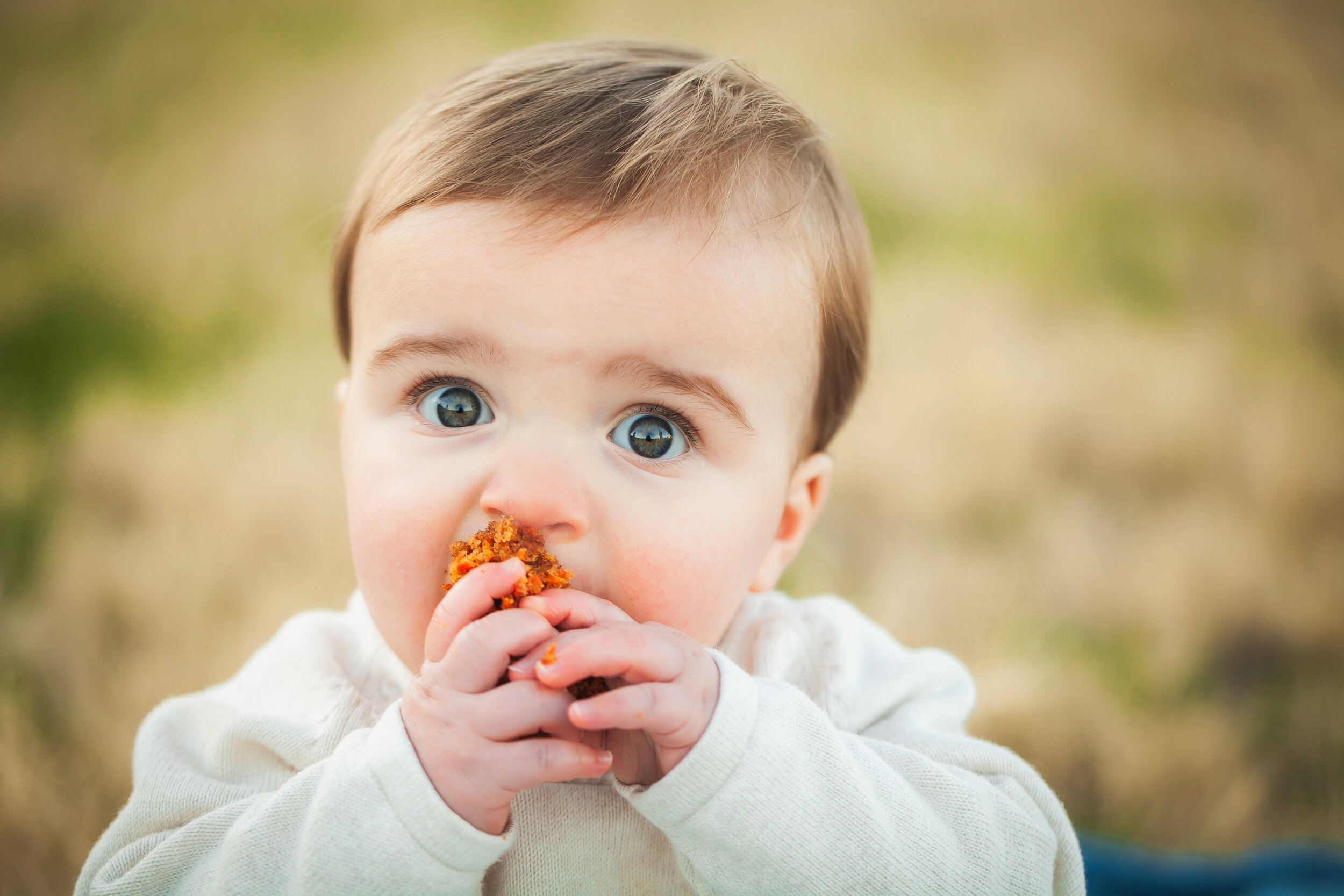 children's-portrait-photographer-fort-worth-eating-cake-first-birthday-cake-smash-photoshoot