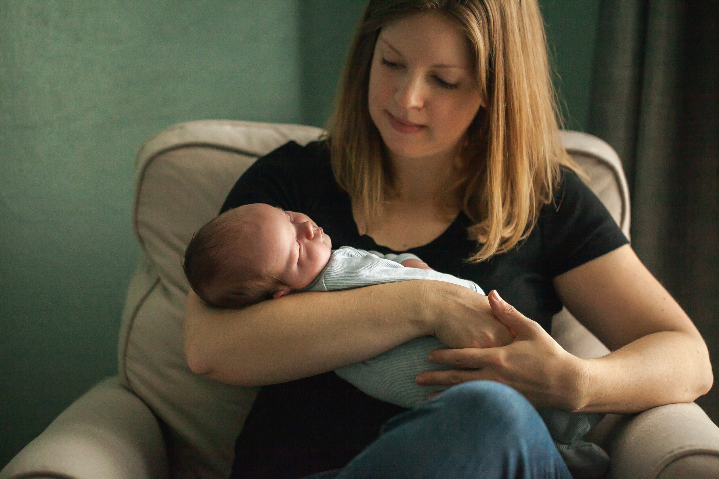 new-mom-newborn-portrait-nursery-lifestyle-newborn-session-family-photographer-fort-worth