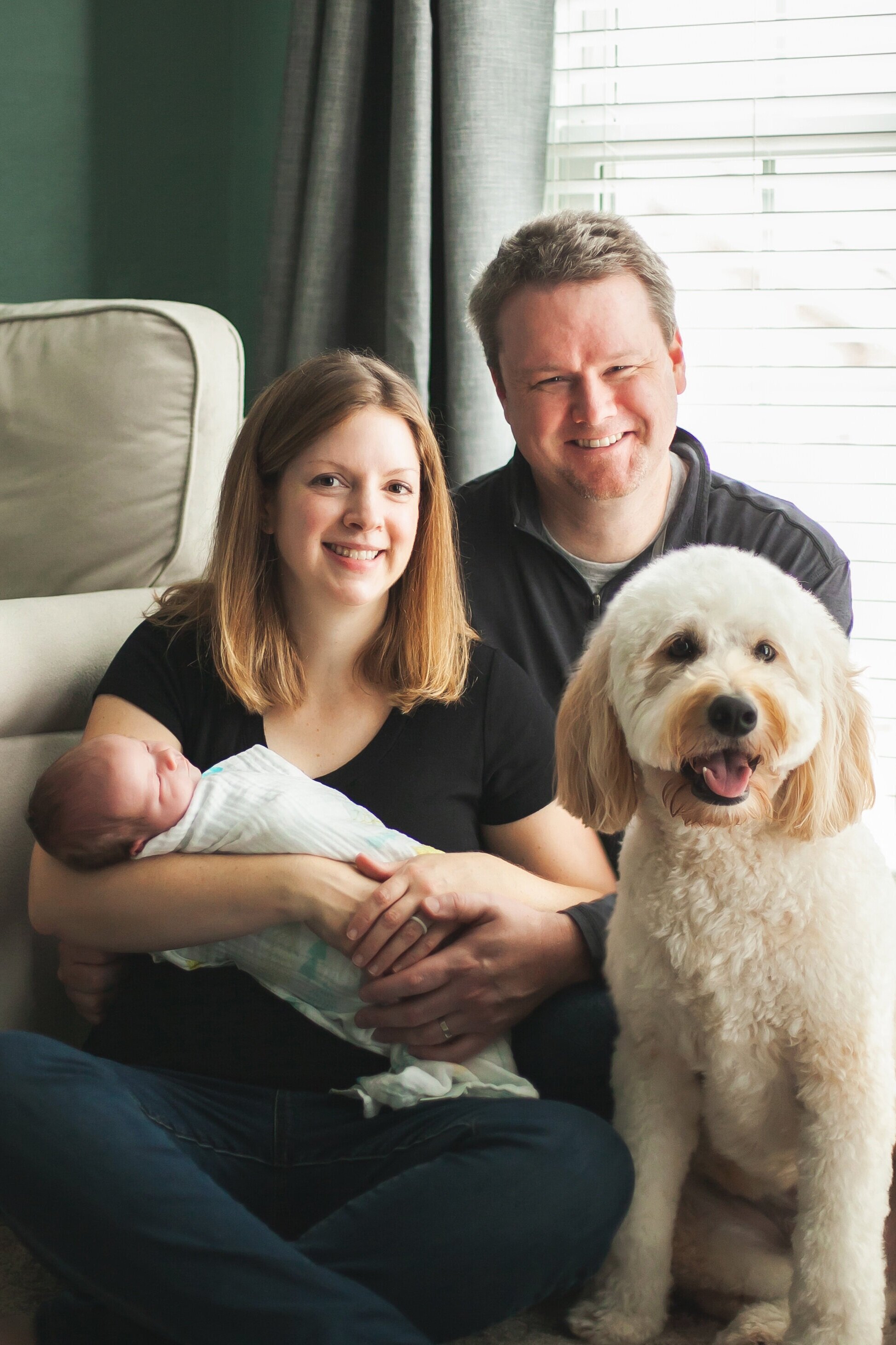 in-home-lifestyle-newborn-photoshoot-family-of-three-golden-doodle-too-family-photographer-colleyville