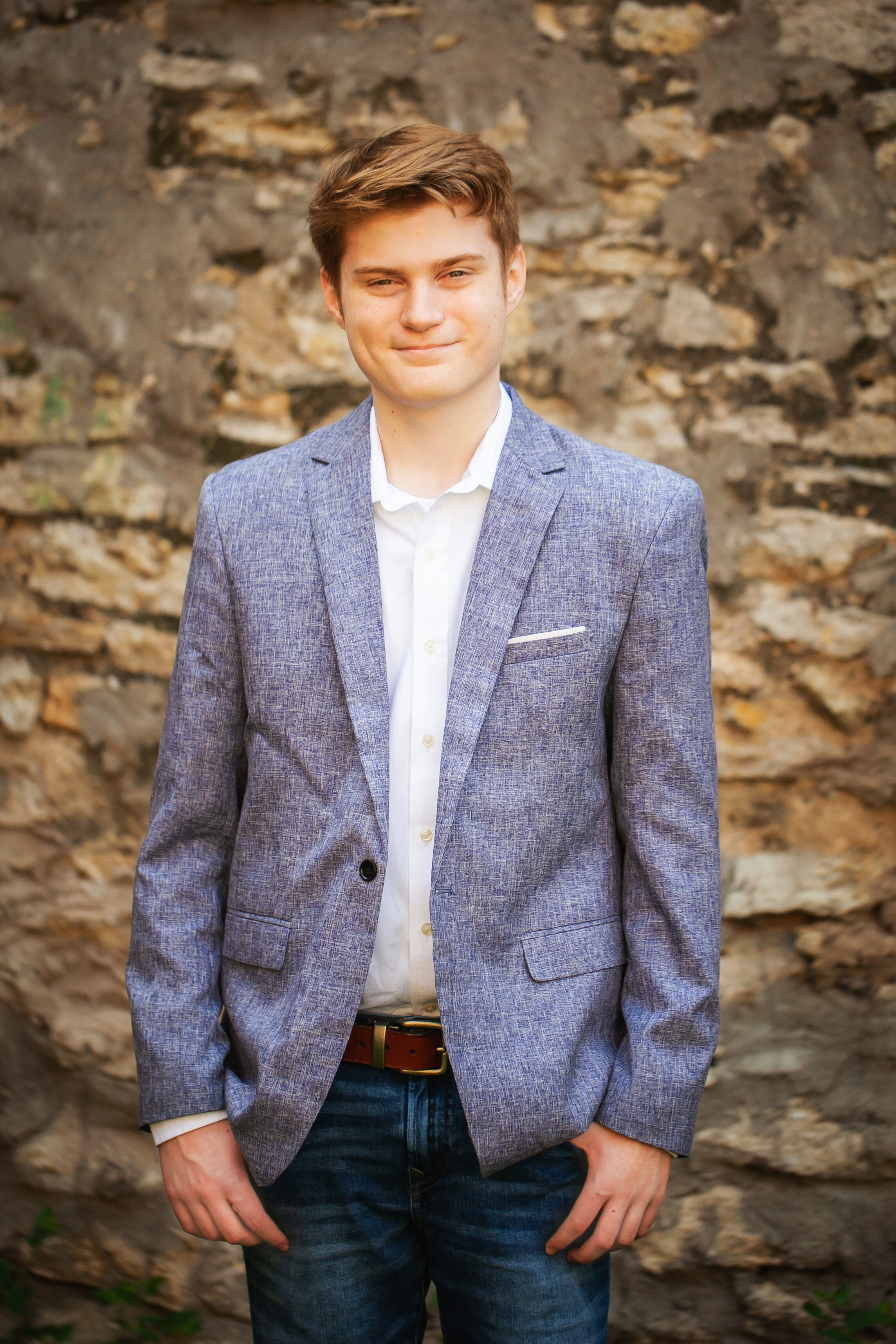 senior-gentleman-sportcoat-suit-style-business-casual-rock-wall-urban-background-where-to-take-senior-pictures-keller-texas-lacey-whitmer-photo-design