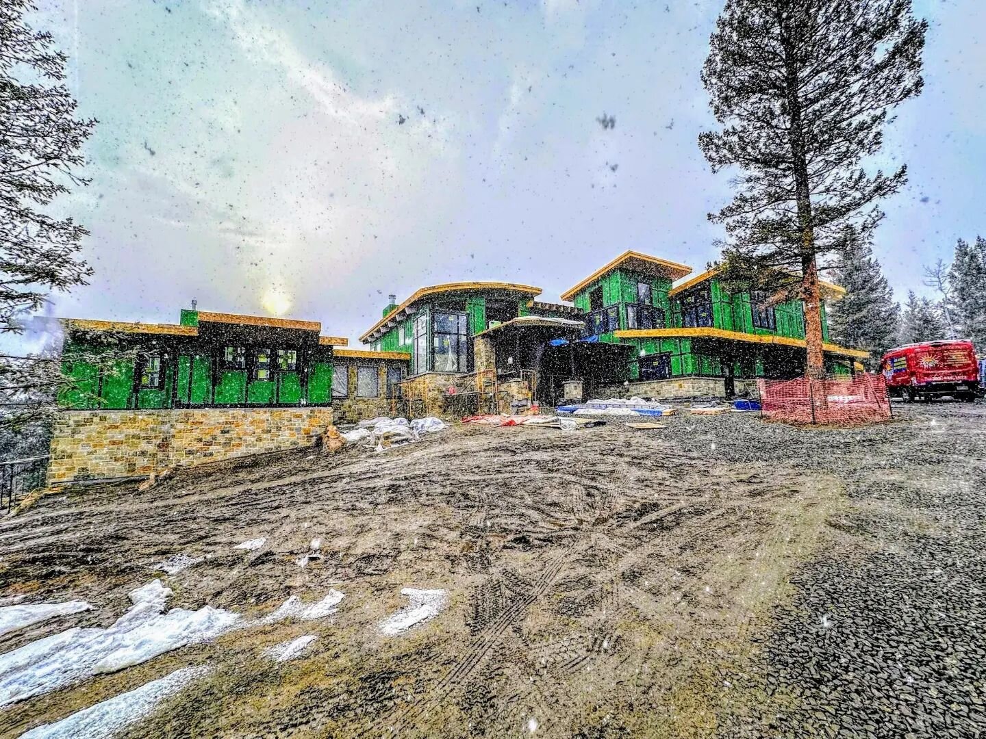 A little snow action at Aspen Springs! ❄️ Happy Rocky Mountain spring! 🌷

#generalcontractor #exteriordesign #buildinginallweather #buildingdreamhomes #constructionpartners #fromthegroundup #builders #buildersofig #BESTBUILT #bestcustomhomes