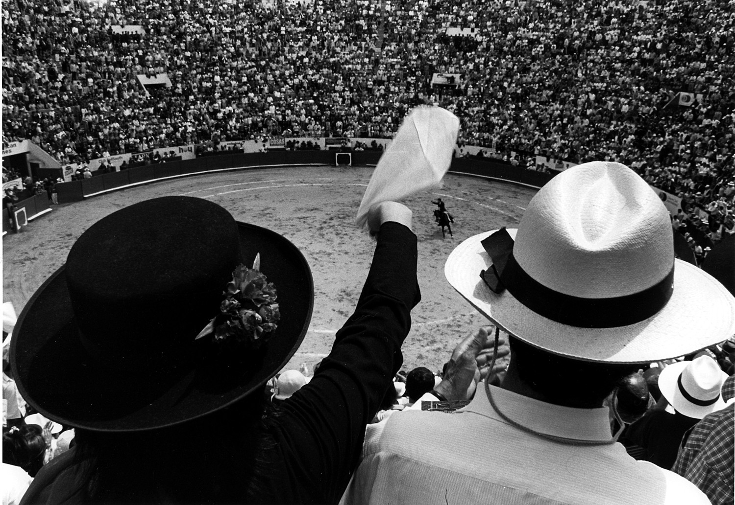 ecuador_bull_fight_arena