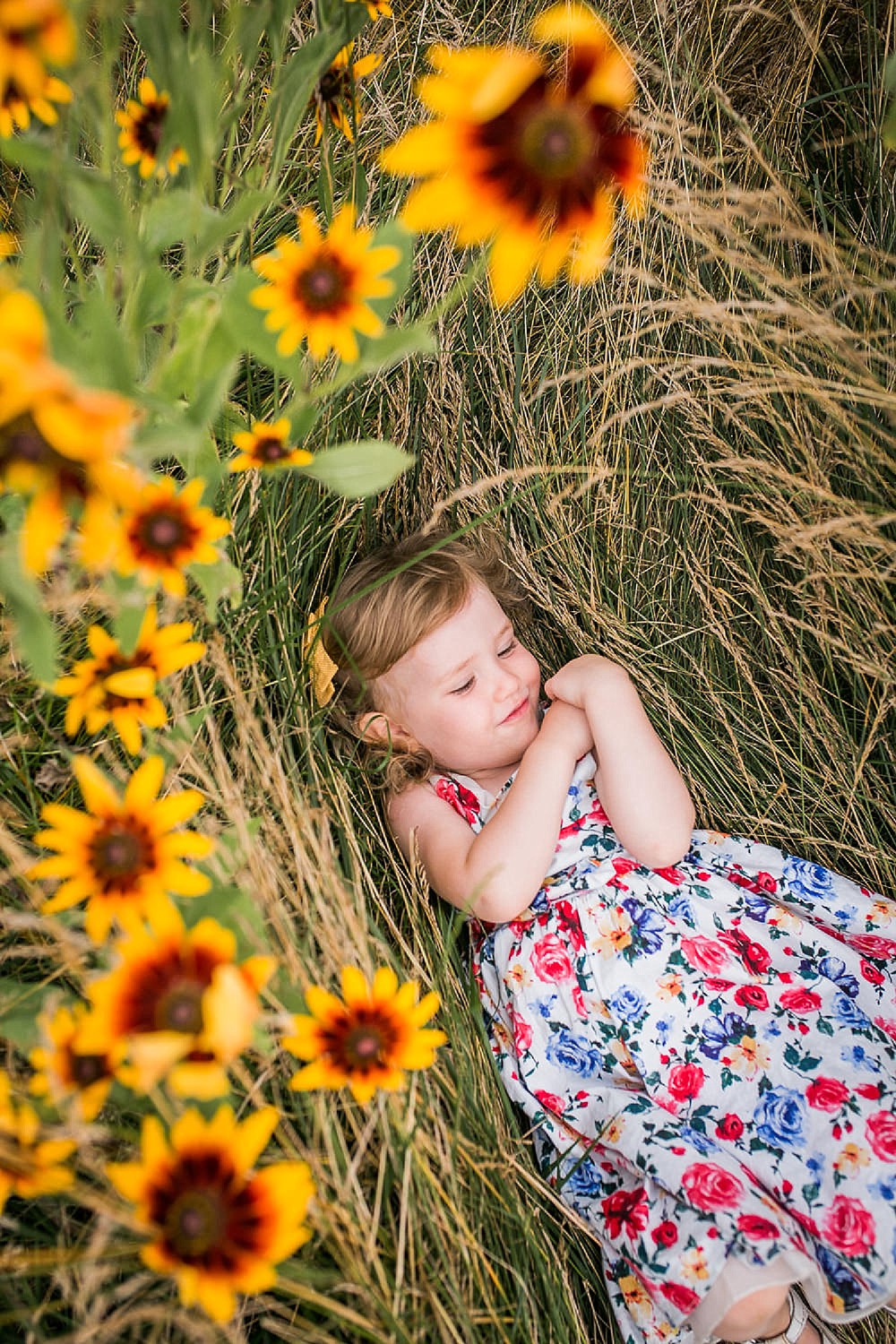 toddler_lying_in_wildflower_field