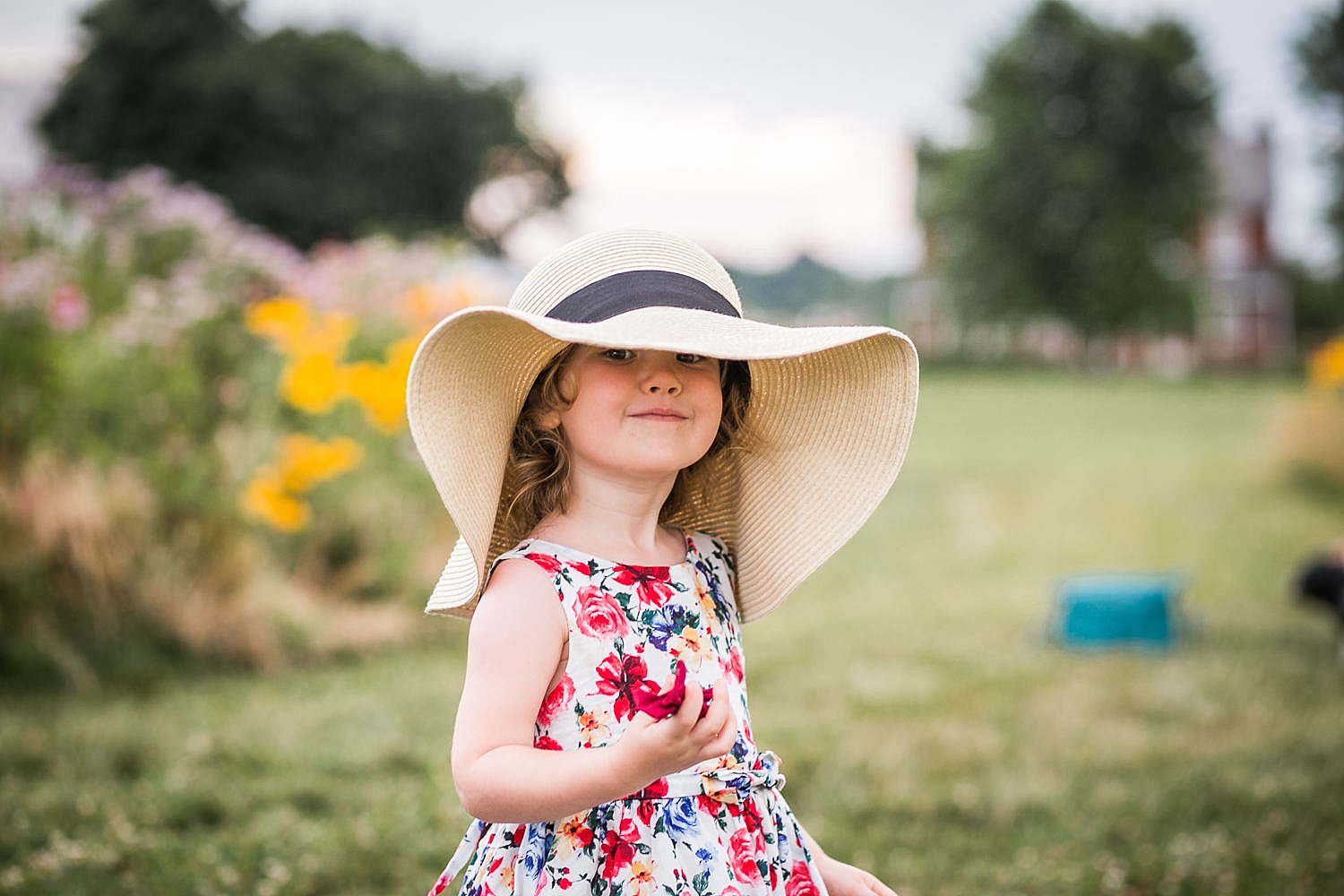 Lititz_family_photographer_wildflower_field-23.jpg