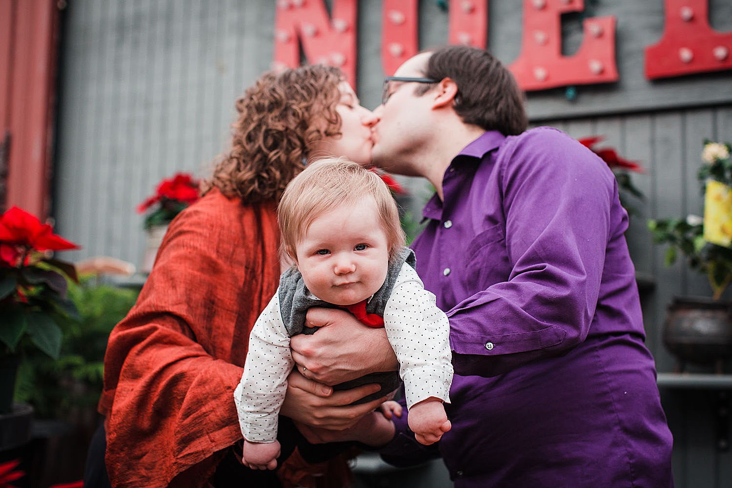 freys_greenhouse_christmas_mini_session_photography_6.jpg