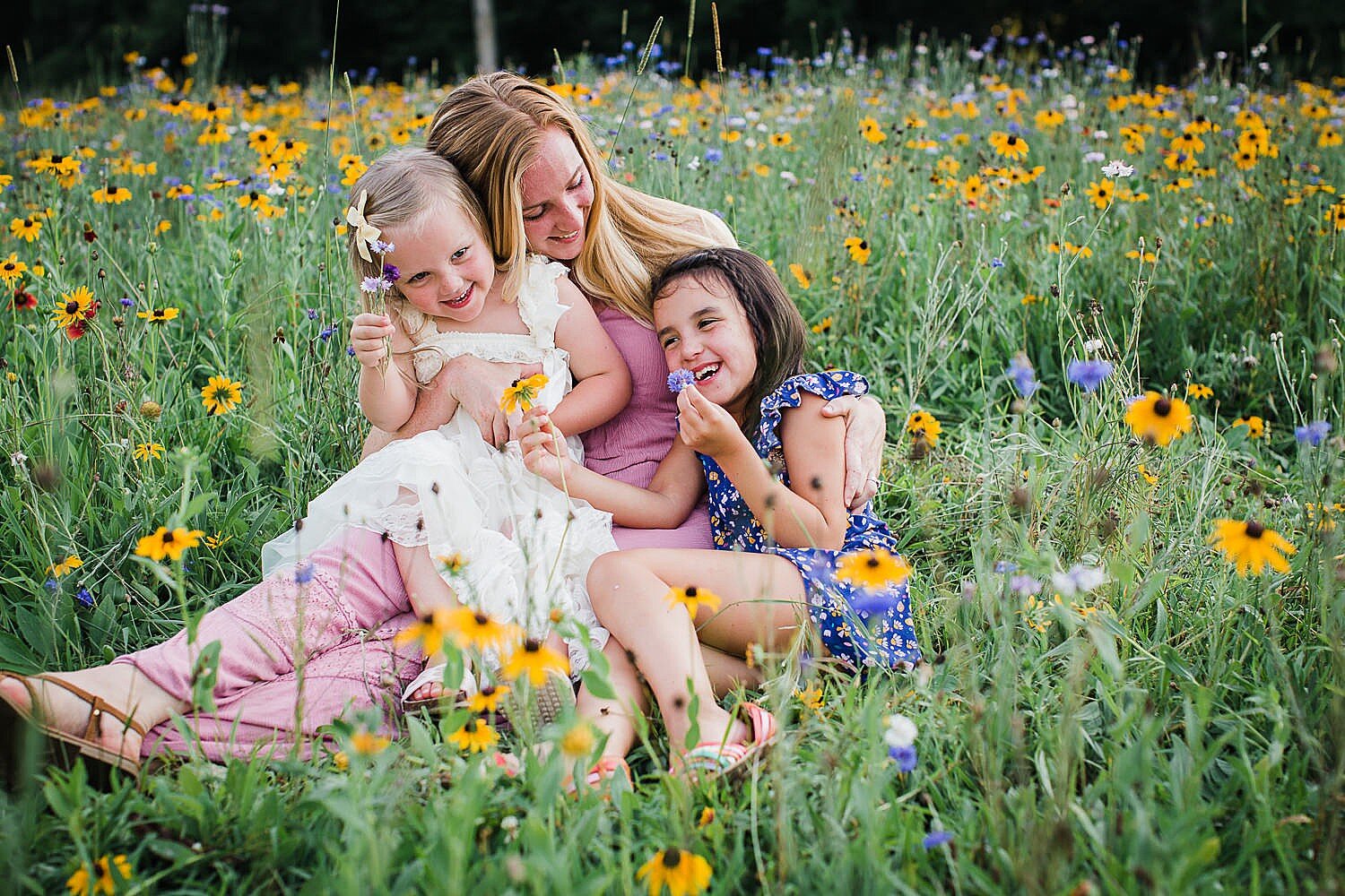 Lancaster_family_photographer_buchmiller_wildflower_field4.jpg