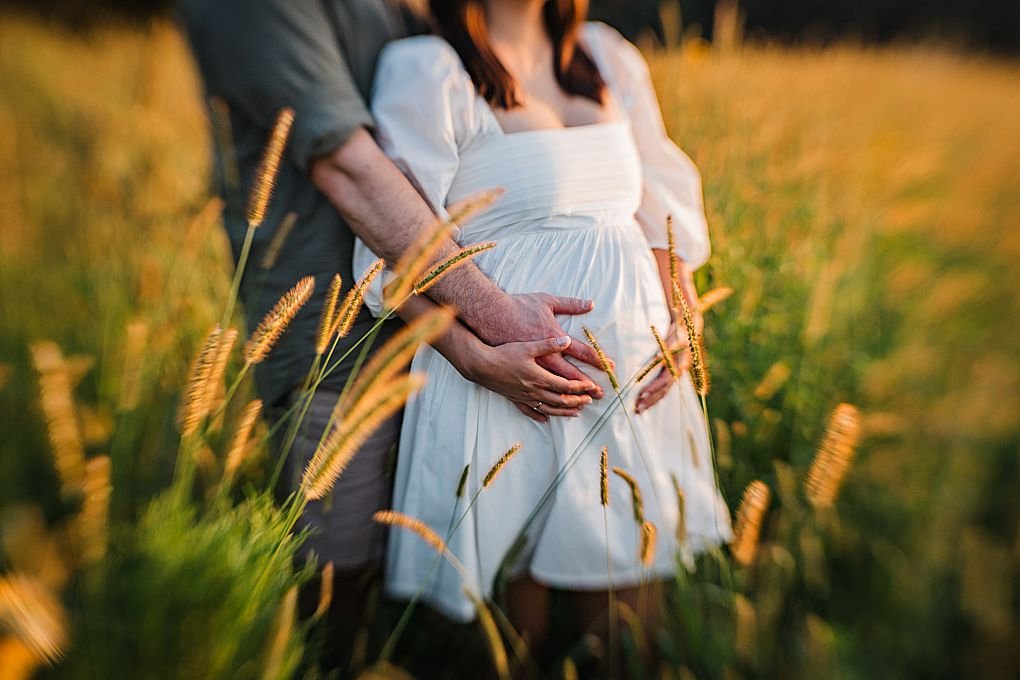 Lancaster_maternity_photographer_wildflower_lookout28.jpg