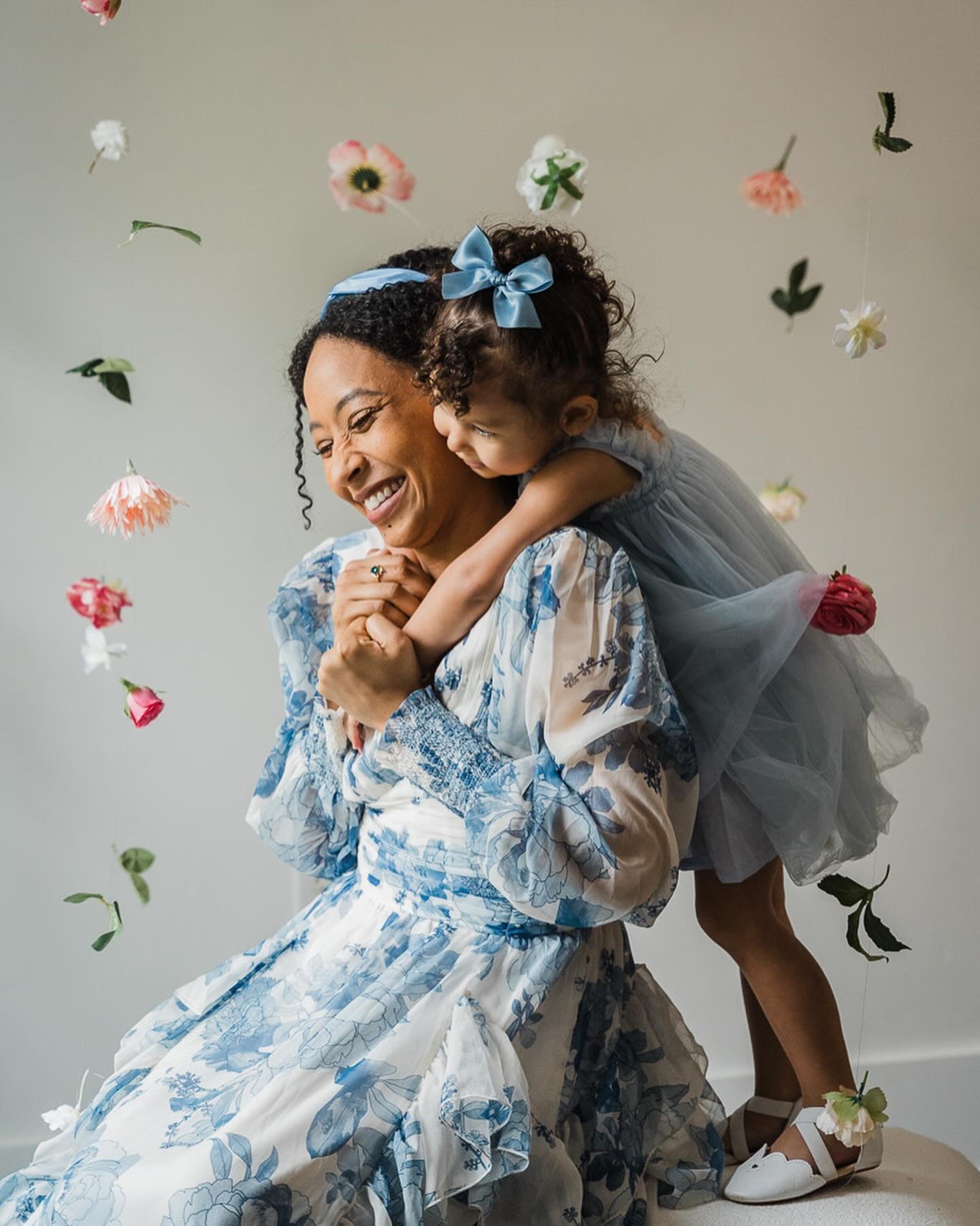 April showers bring May flowers! Here&rsquo;s a tiny sneak peek from all the beautiful mamas and their littles who came out to Motherhood Mini Sessions this past weekend. Thank you to @havenstudioslanc for creating the hanging floral set and providin