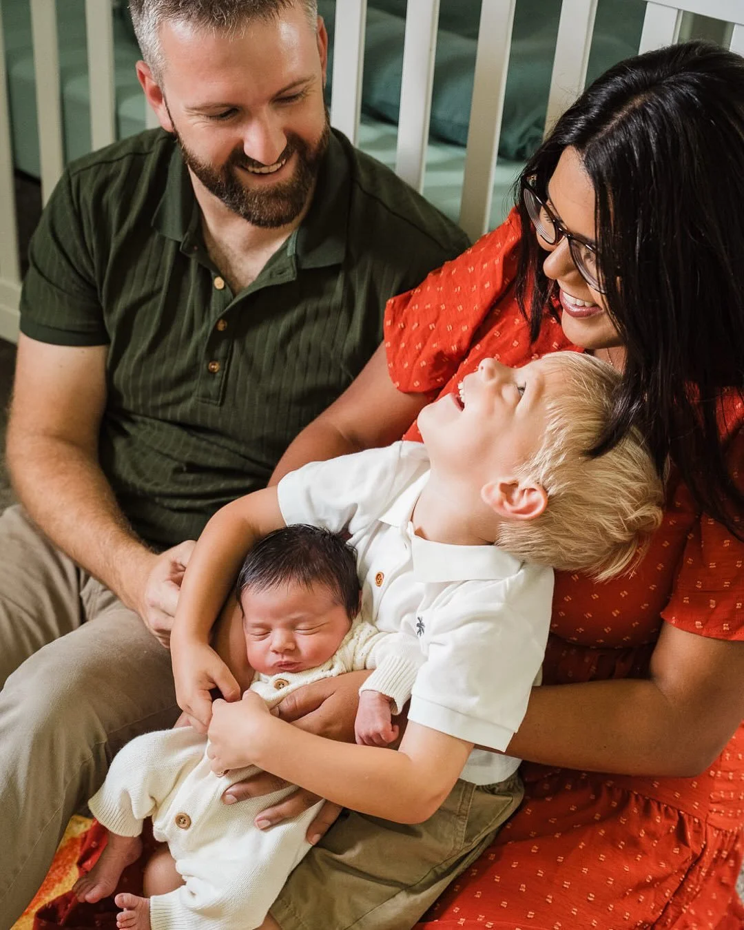 When should you schedule newborn photos? Perhaps this is obvious, but the best time to reach out is when you&rsquo;re pregnant. Once baby arrives you&rsquo;ll have way too much on your mind to think about booking your newborn session. Not to mention 