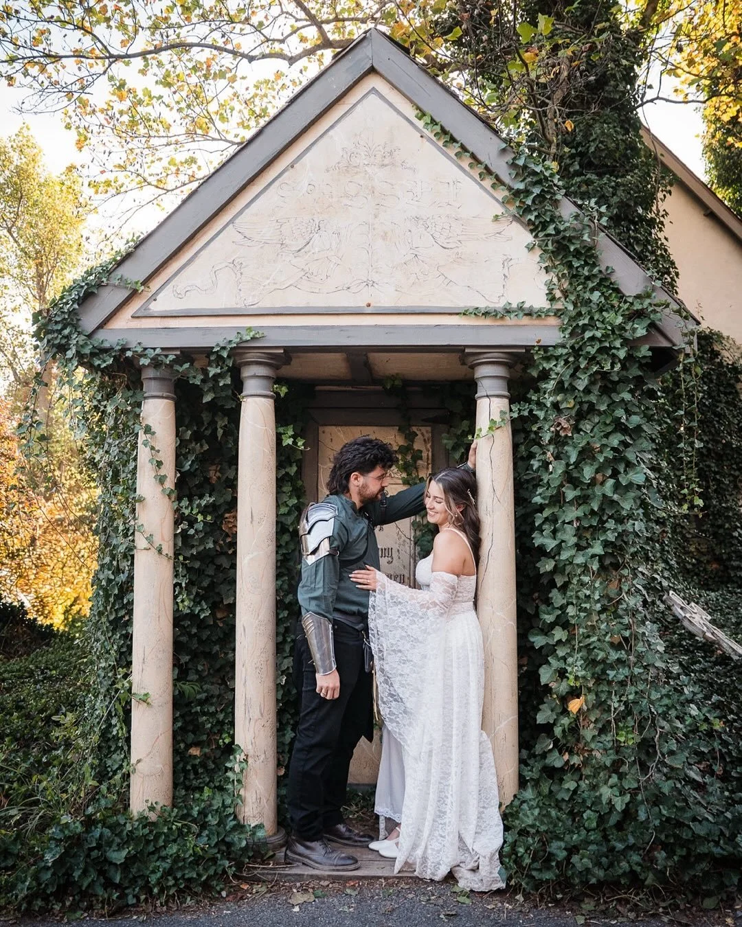 My first time photographing at the PA Reinaissance Fair and it was fabulous, overwhelming and magical. I definitely need to go back again someday with the kids and explore more. Who knows, maybe I could end up a mermaid there one day? 

This knight i