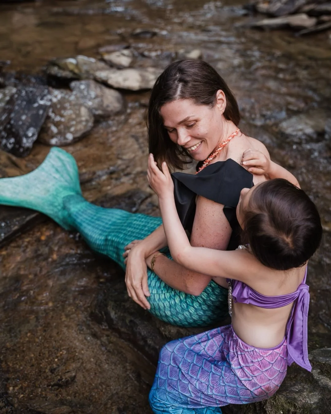 When you trade in your legs for fins at your creek stomping (swimming?) family photo session. 🧜🏻&zwj;♀️ 

This family of artists made my mermaid dreams come true this past summer. Not one, but two mermaids, a mother and daughter pair, and giant bub
