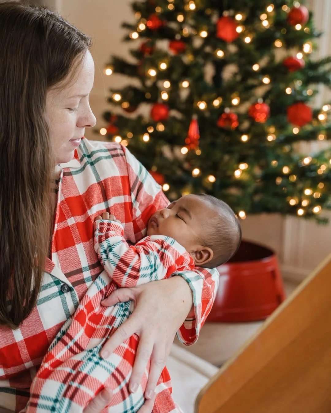 Capturing the magic of Christmas in your home 🎄 

Even though the holidays can feel a little chaotic, setting aside intentional time for photos in your home doesn&rsquo;t have to be stressful. Think of it instead as a pause&mdash;a chance to slow do