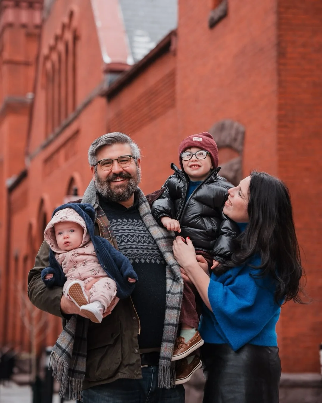 Here&rsquo;s what an outdoor mini session might look like in winter time; bundle up and take a few photos in downtown Lancaster by Central Market and the square and end with some hot beverages at a local coffee shop (in this case Square One Coffee!) 