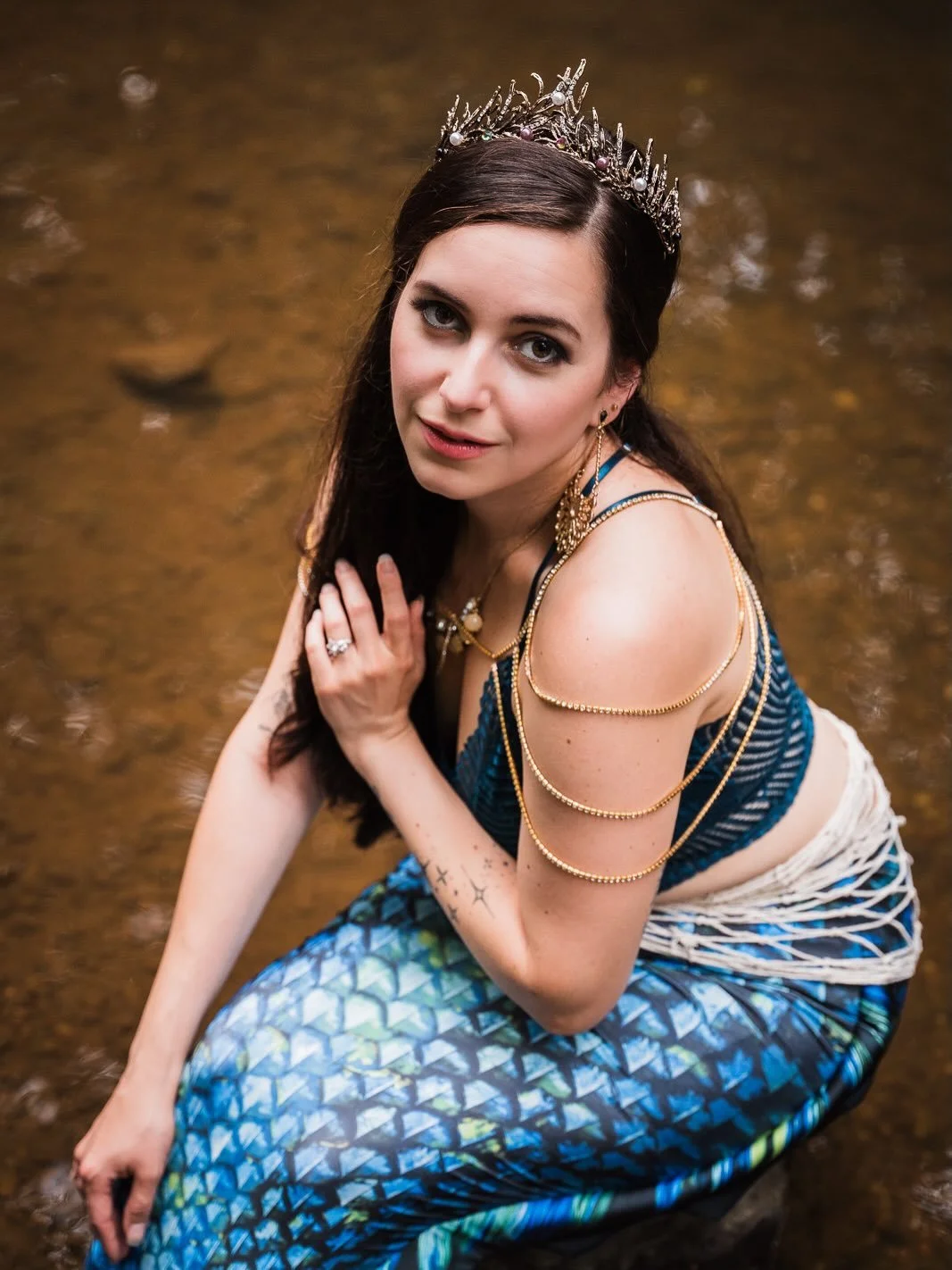 It has been too long since I&rsquo;ve had a mermaid in my feed. Here is a favorite family session from last summer with @gildedjay 🧜&zwj;♀️

As summer approaches, I&rsquo;m excitedly anticipating more opportunities to photograph by the water. Dare t