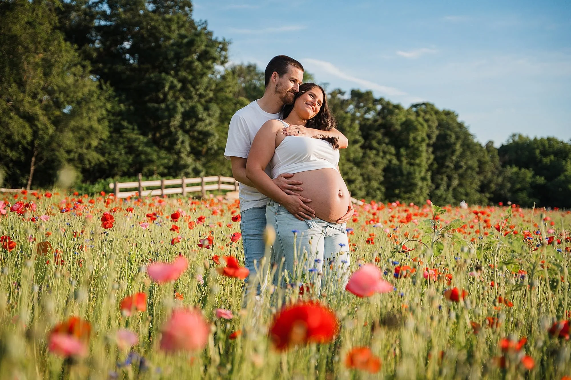 Bare_belly_maternity_photos_wildflowers_Lancaster_2.jpg