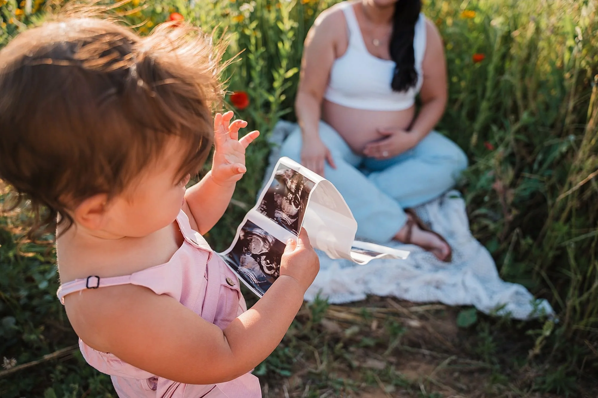 Bare_belly_maternity_photos_wildflowers_Lancaster_5.jpg