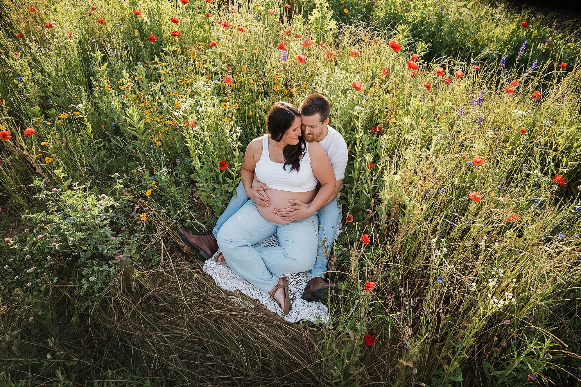 Bare_belly_maternity_photos_wildflowers_Lancaster_4.jpg