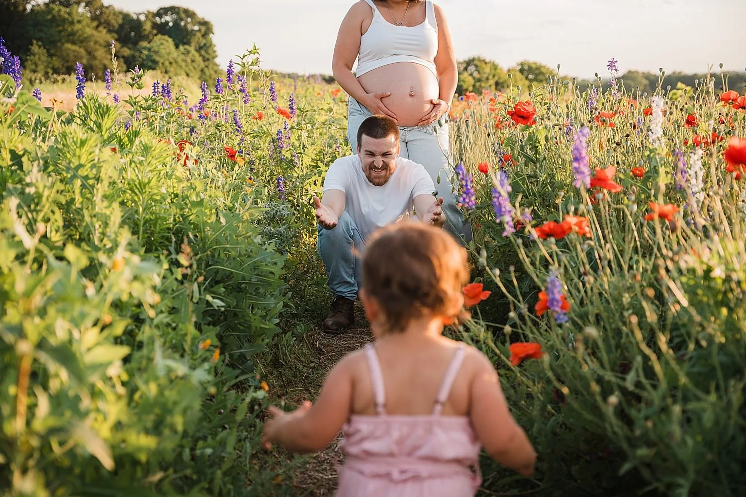 Bare_belly_maternity_photos_wildflowers_Lancaster_7.jpg