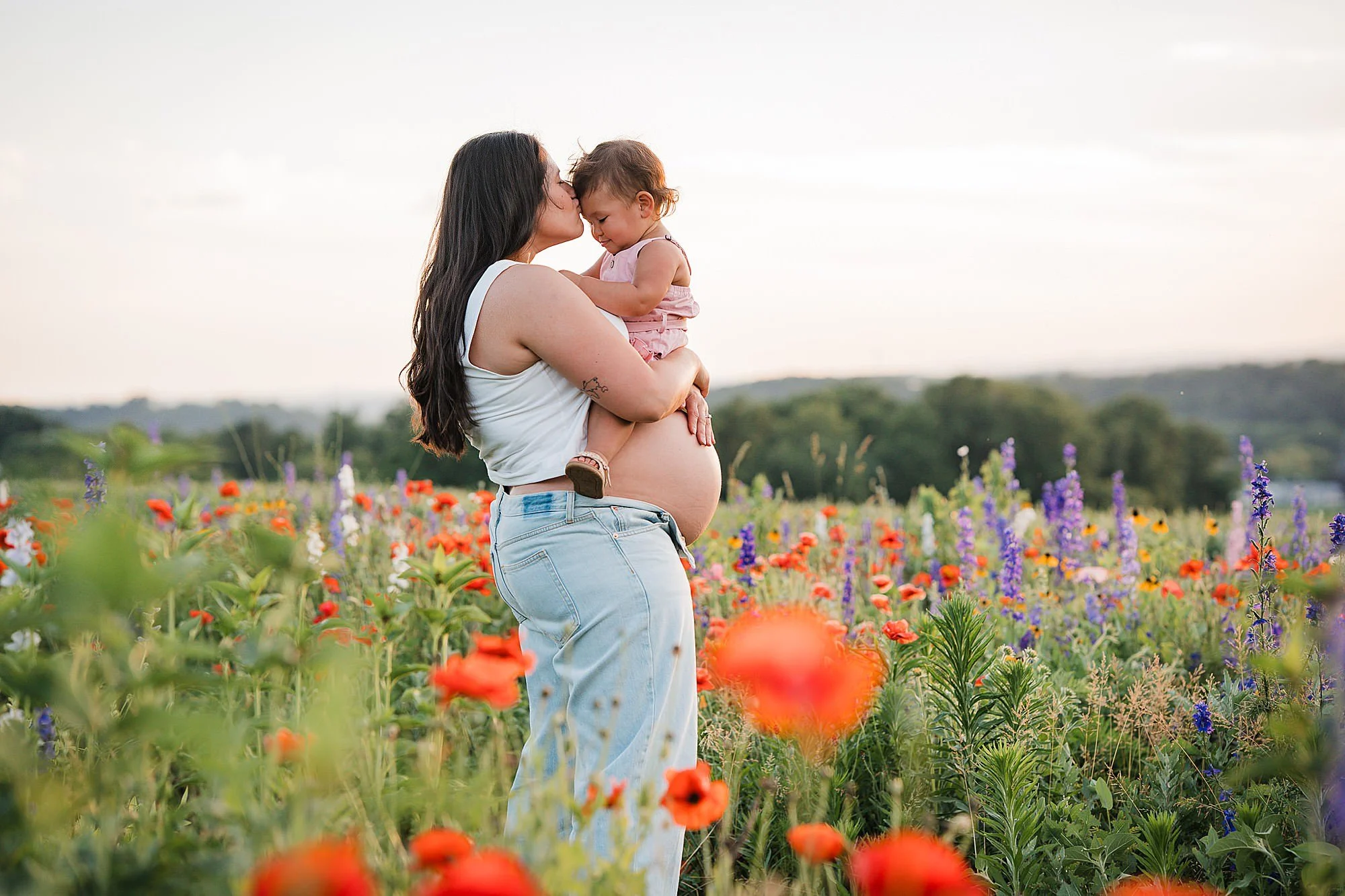 Bare_belly_maternity_photos_wildflowers_Lancaster_12.jpg