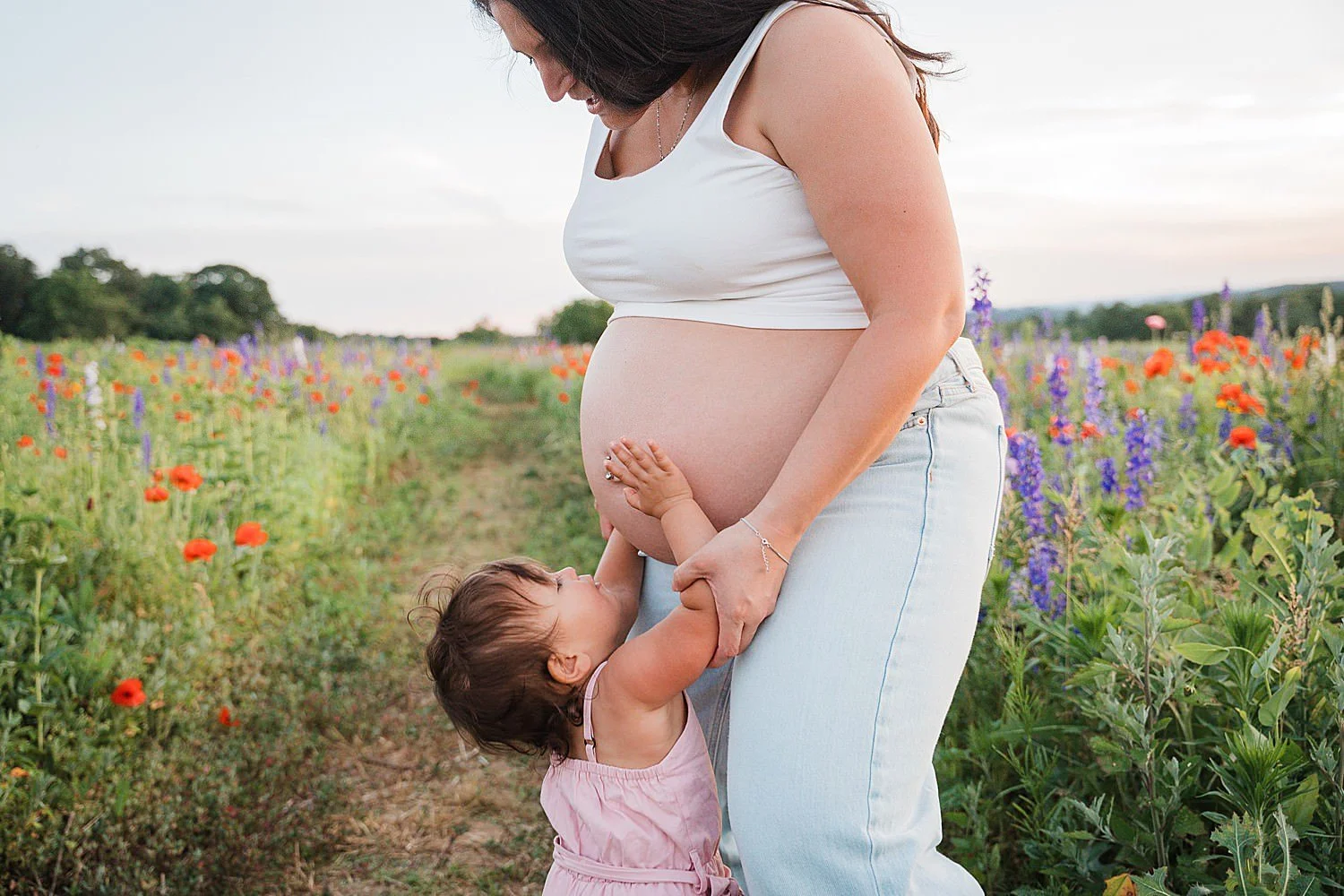 Bare_belly_maternity_photos_wildflowers_Lancaster_30.jpg