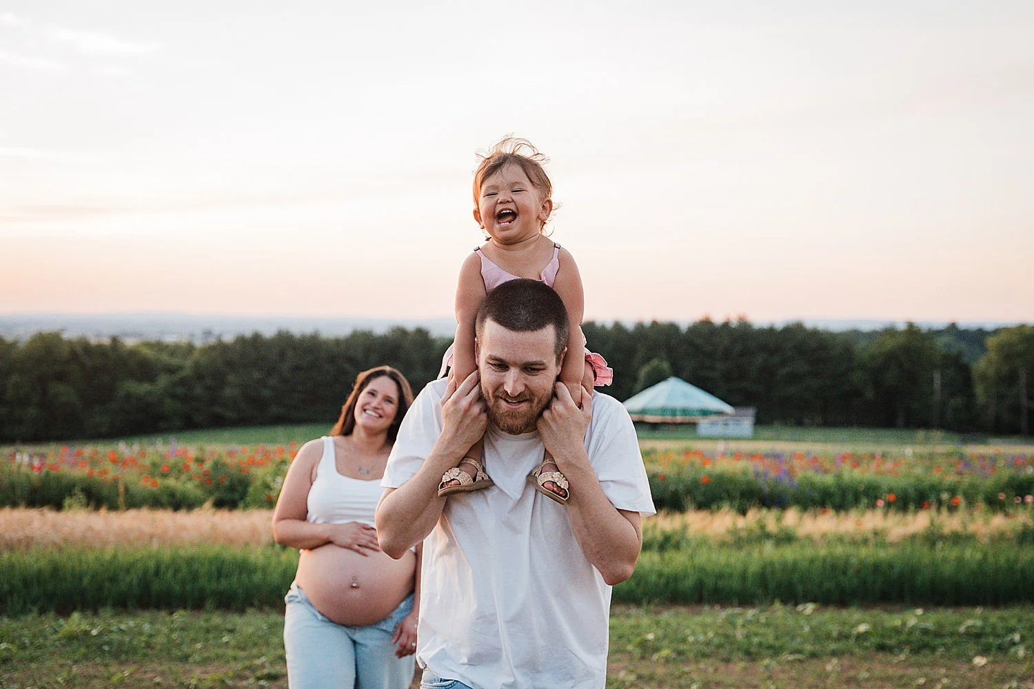 Bare_belly_maternity_photos_wildflowers_Lancaster_32.jpg