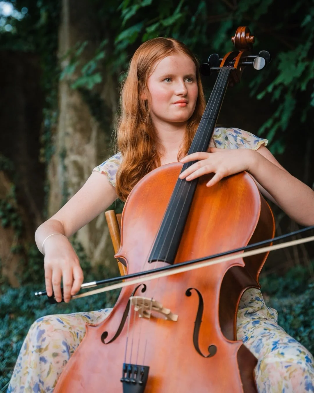 When you are a family of talented musicians, it means including your instruments in your family photo session! 

This mom made the point that kids always have the opportunity to get professional portraits taken for sports so why not do a session wher