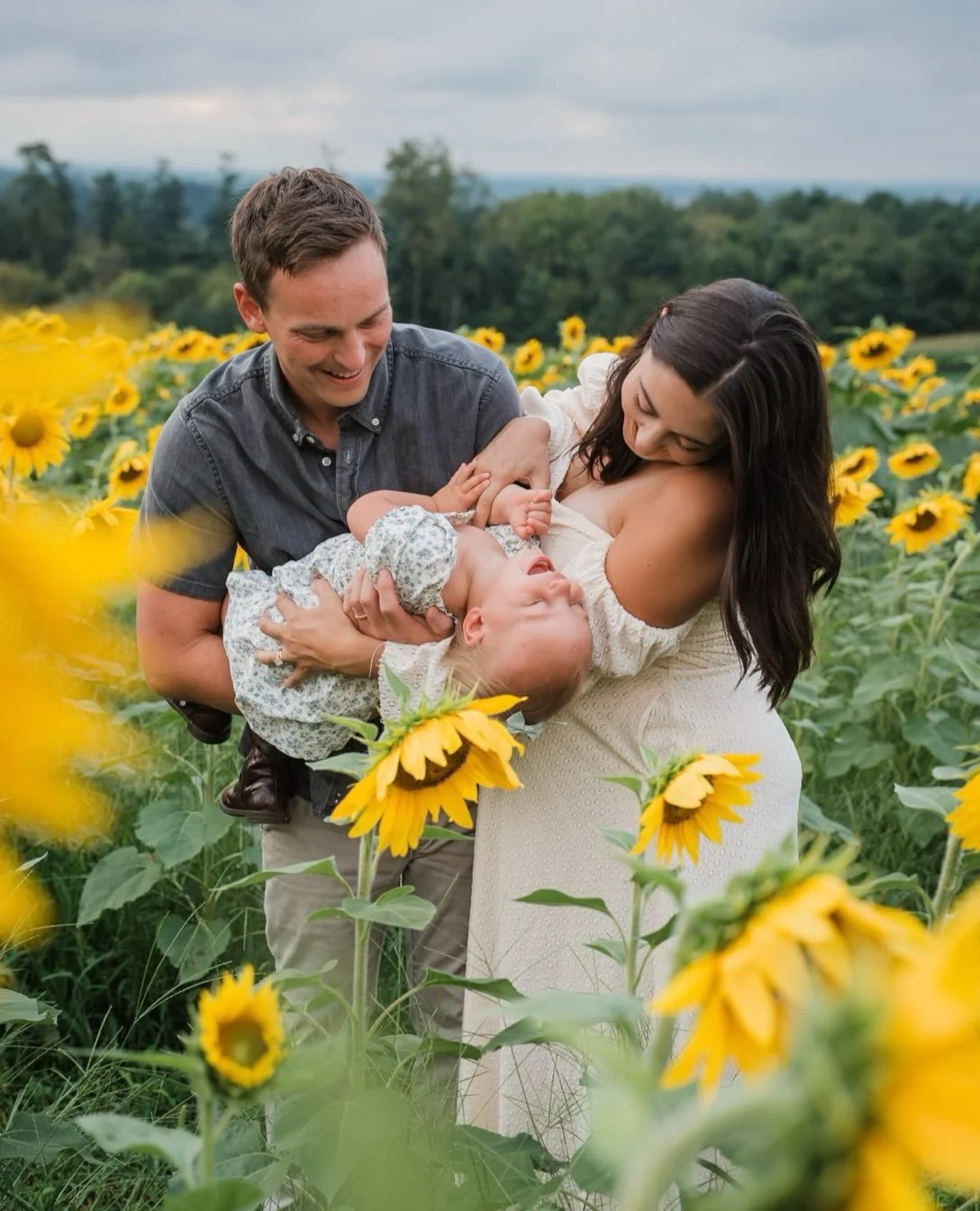 Proof that you can find sunshine on cloudy days 🌻

Happy sunflowers thanks to @wildflowerlookout and a beautiful growing family who will soon be adding a second little one to their clan ❤️ 

Lancaster family photographer, sunflowers, Lancaster mater
