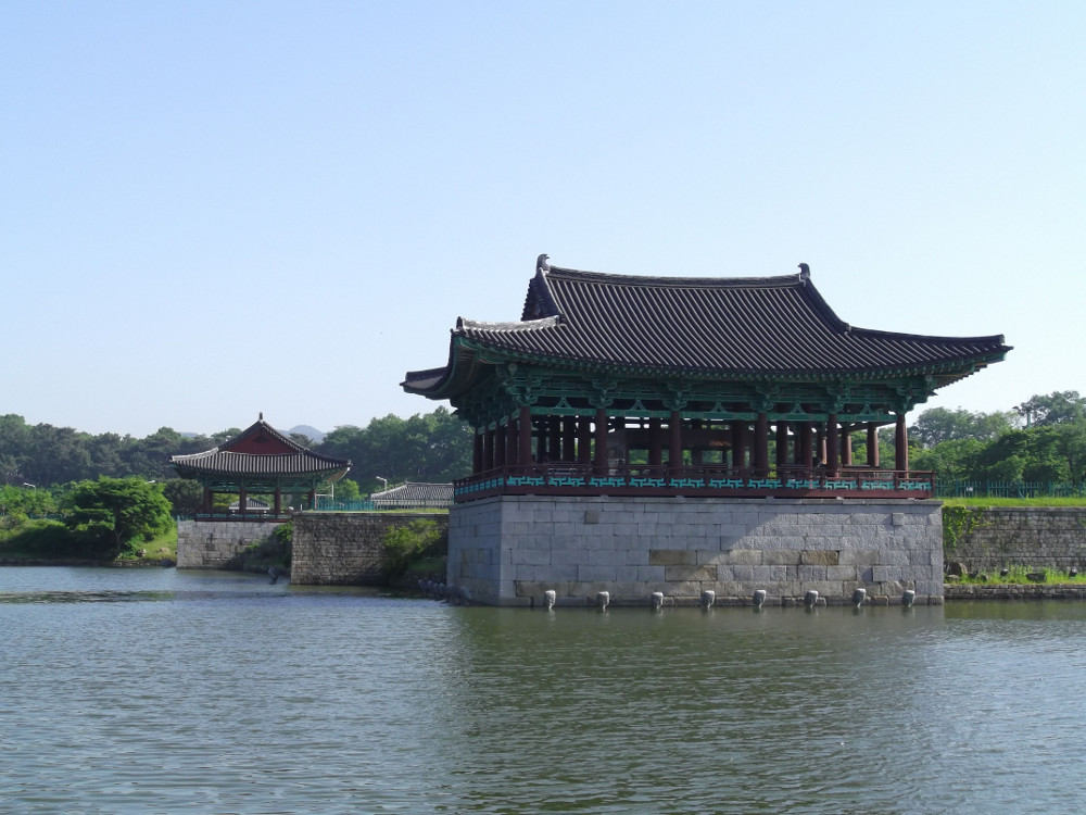 33-Gyeongju-Pond.jpg