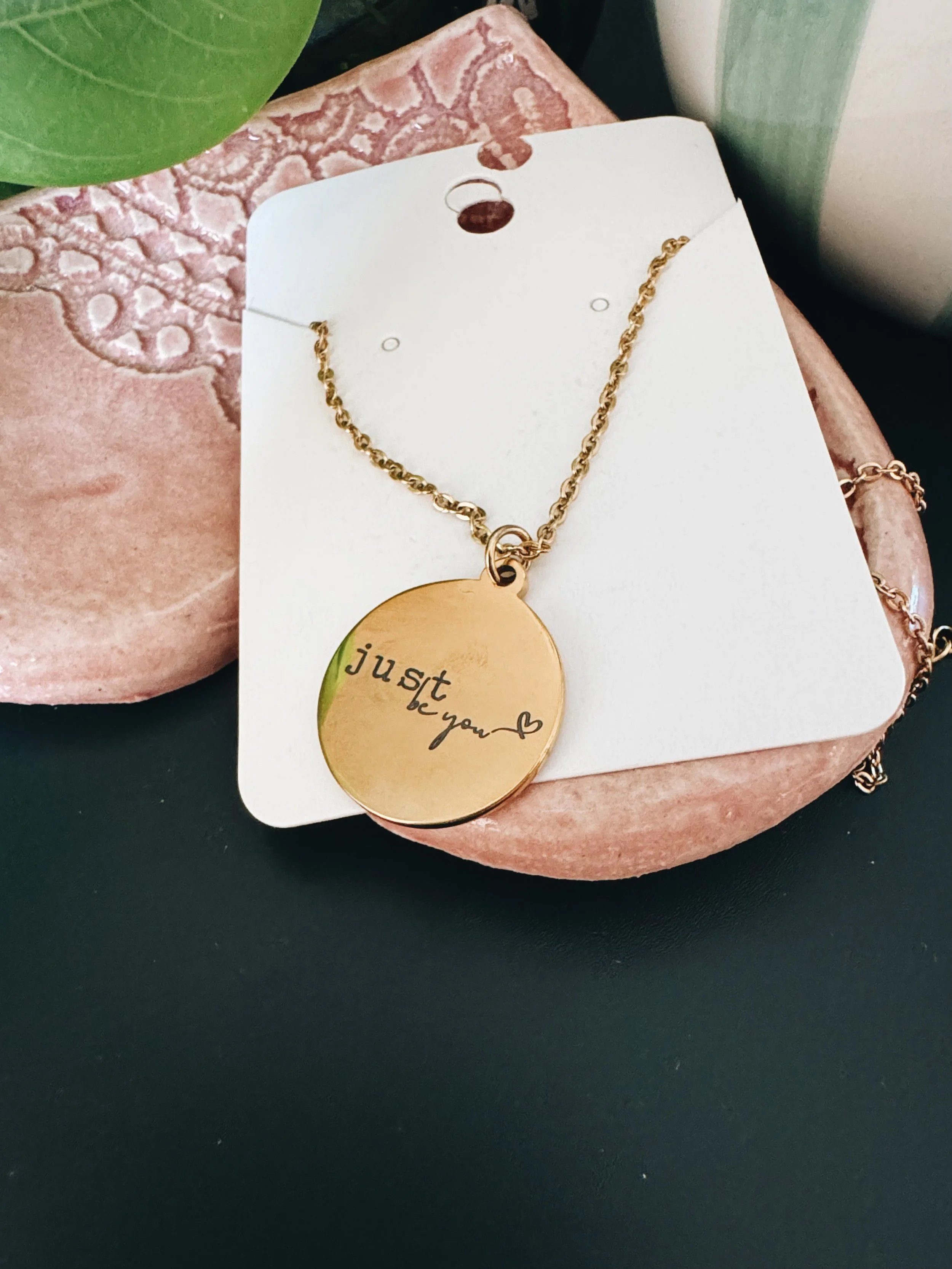 engraved jewelry gifts