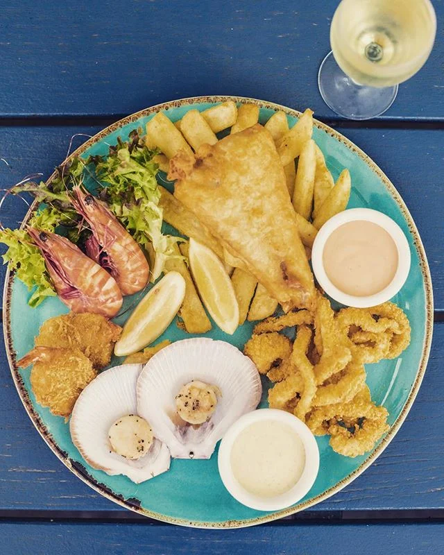 Treat your date to a delicious seafood plate this Valentines Day 🦐🍴🍾 $25 lunch &amp; dinner this Thursday 💘  #thecentral #portdouglas #valentinesday