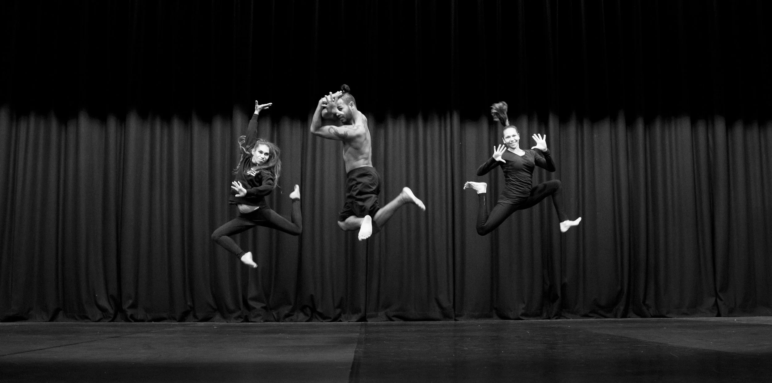 HORSES MOUTH Jaymen DRAHM centre Shae DUNCAN right.jpg