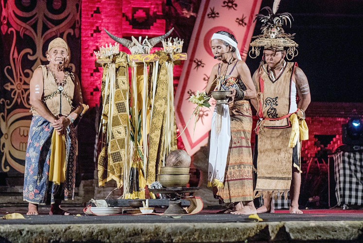 Blessing: Elders of the Dayak Maanyan tribe perform a ritual at the opening of the festival. (JP/Anggara Mahendra)