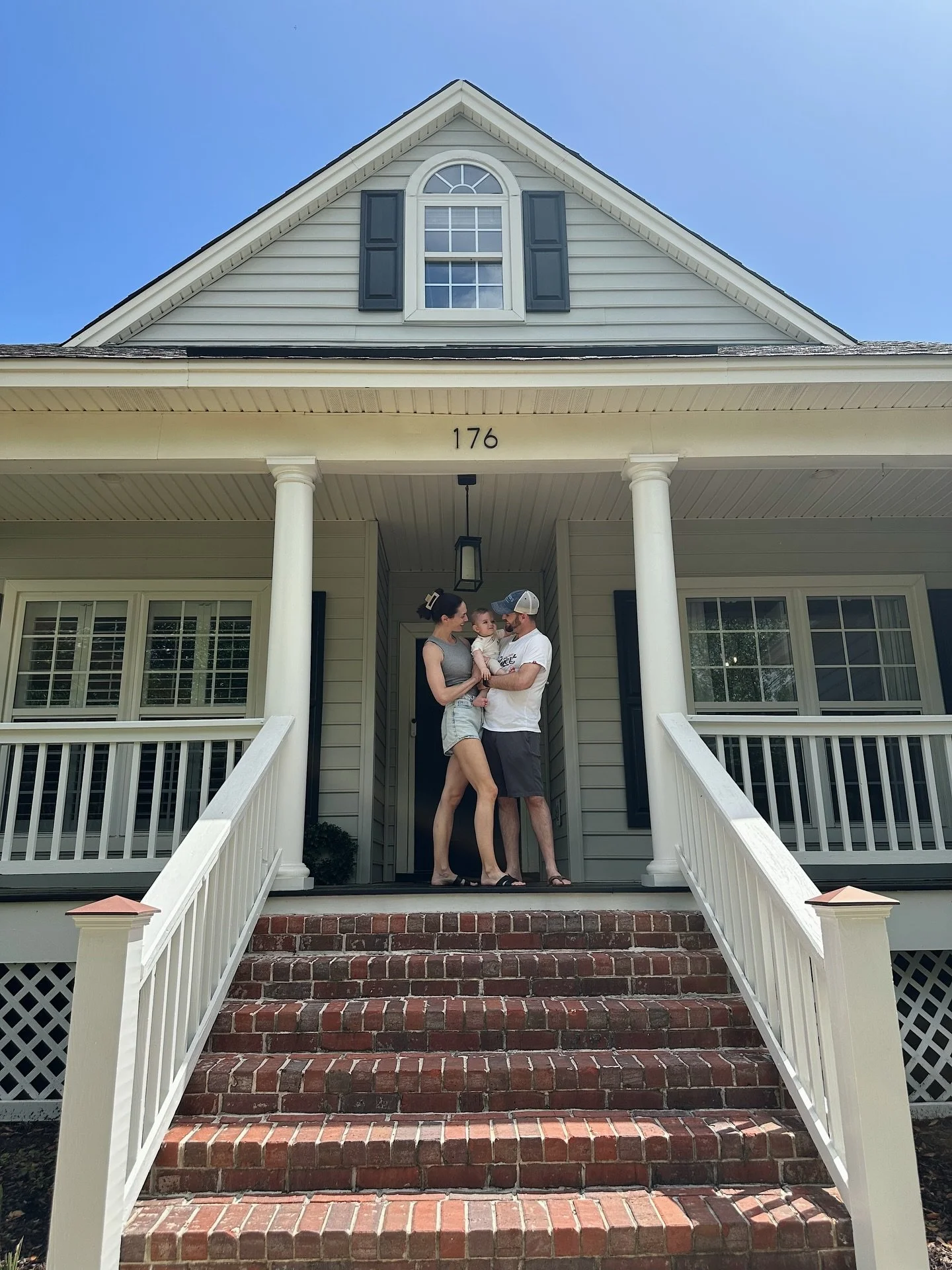 we did a thing 🔑🏡

.

#homeowners #lifelately #firsttimeparents #home