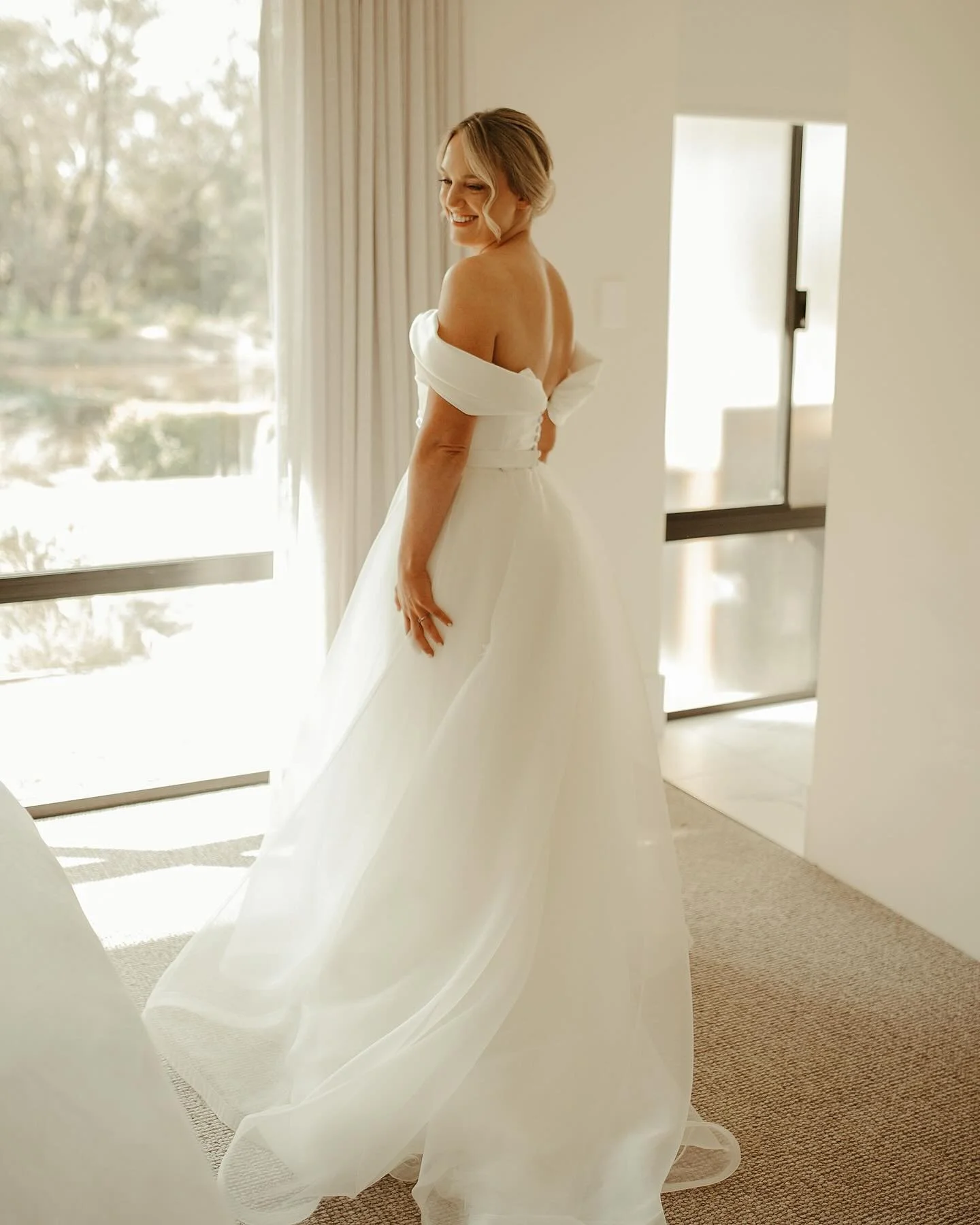 A few morning details + bonus moment for Frances &amp; Jesse&rsquo;s day ✨

#weddingphotographer #perthphotographer #perthweddingphotographer #swanvalleywedding #waweddings #candidphotography #lookslikefilm