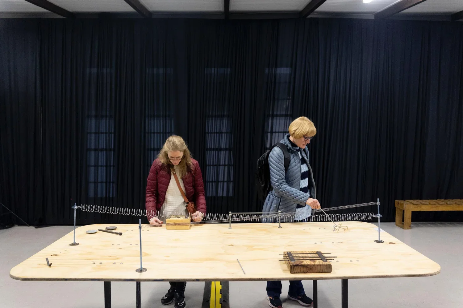 Dosomethin': die kuns van klank in die werk van Abraham Mennen