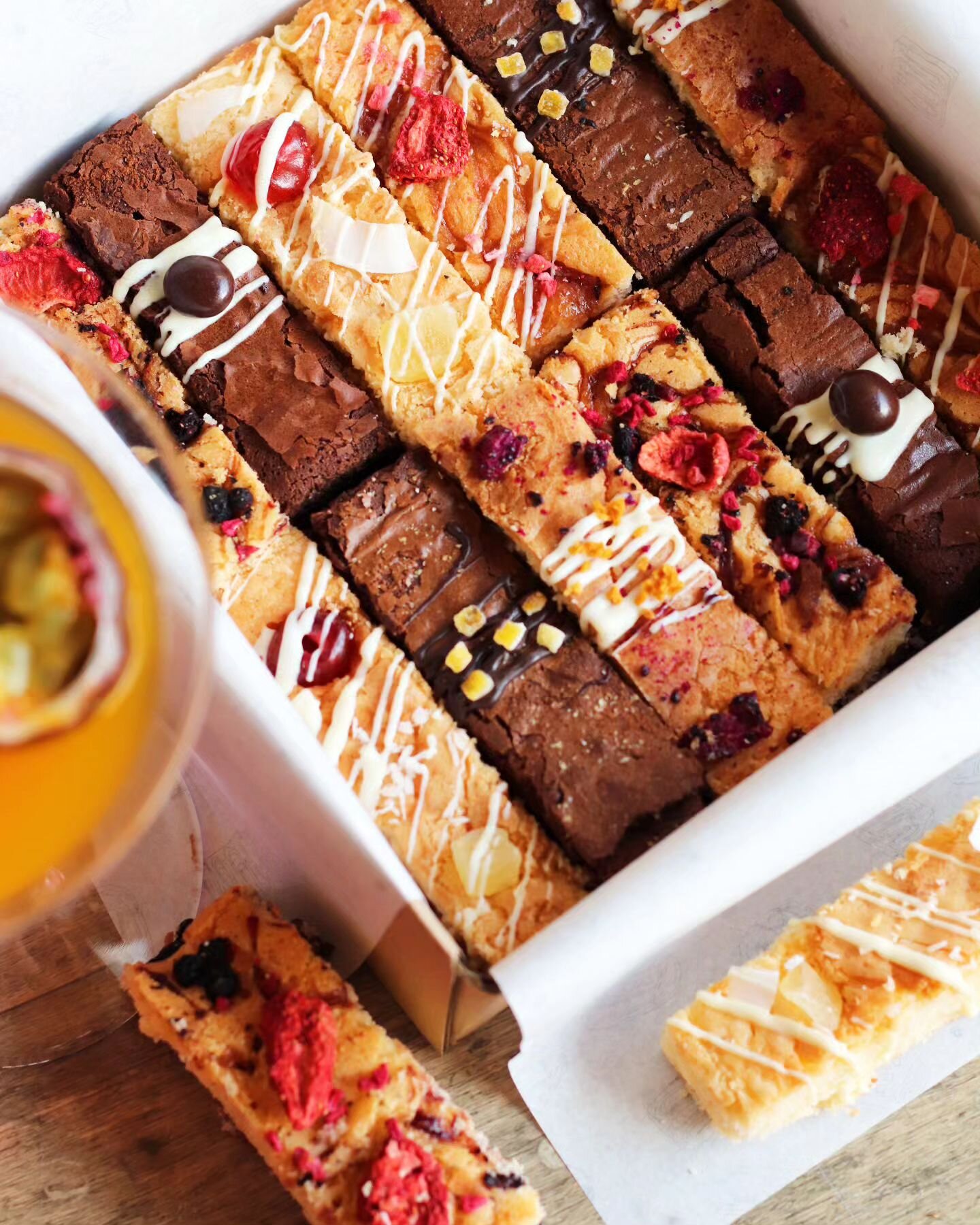 🍸 Introducing our cocktail-inspired range of blondies and brownies &mdash;a tantalizing treat that combines the sophistication of cocktails with the indulgence of rich, fudgy baked goods!

🍹 Whether you&rsquo;re hosting a cocktail party or a picnic