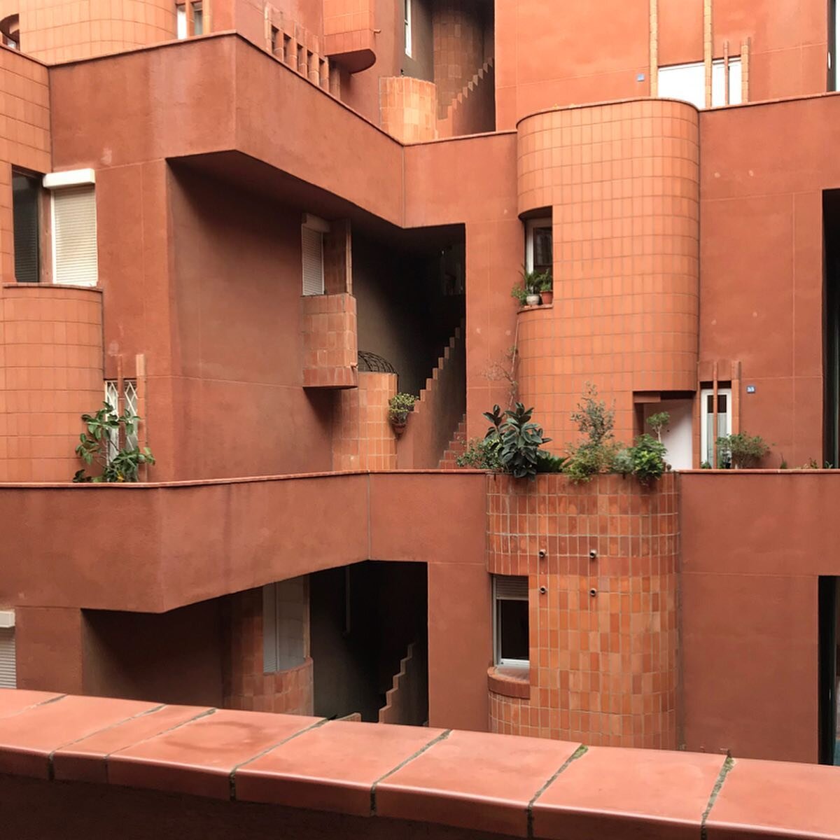 Breaking the Instagram grid hiatus with pics of Ricardo Bofill&rsquo;s endlessly photogenic Walden 7. Built on the outskirts of Barcelona in 1975, the low-cost housing was conceived by Bofill as a &ldquo;communal hive&rdquo;. A complex network of bal