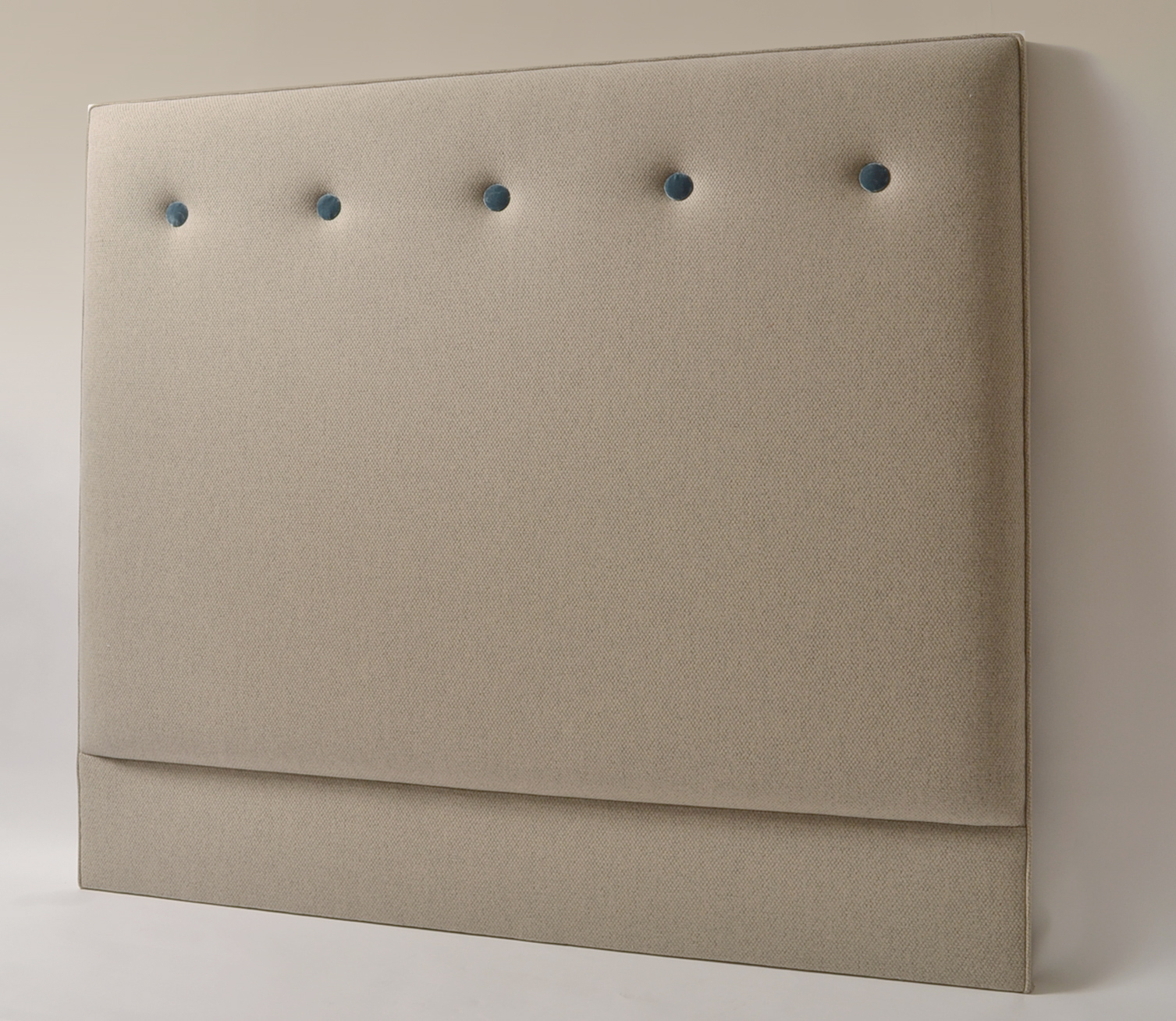 Alvar - one row of contrast deep buttoning & self piped