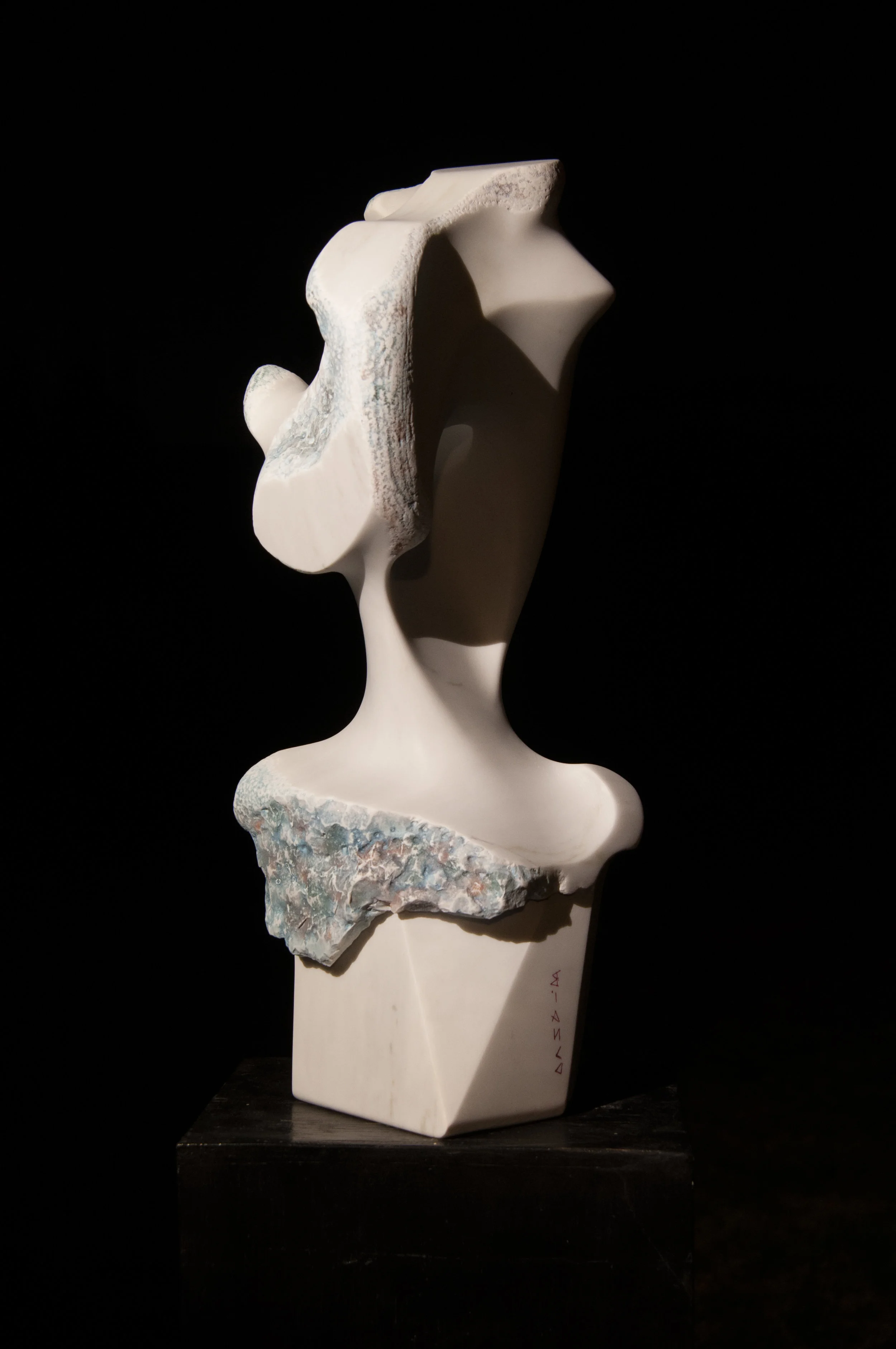   Isquionico   Carrara marble 