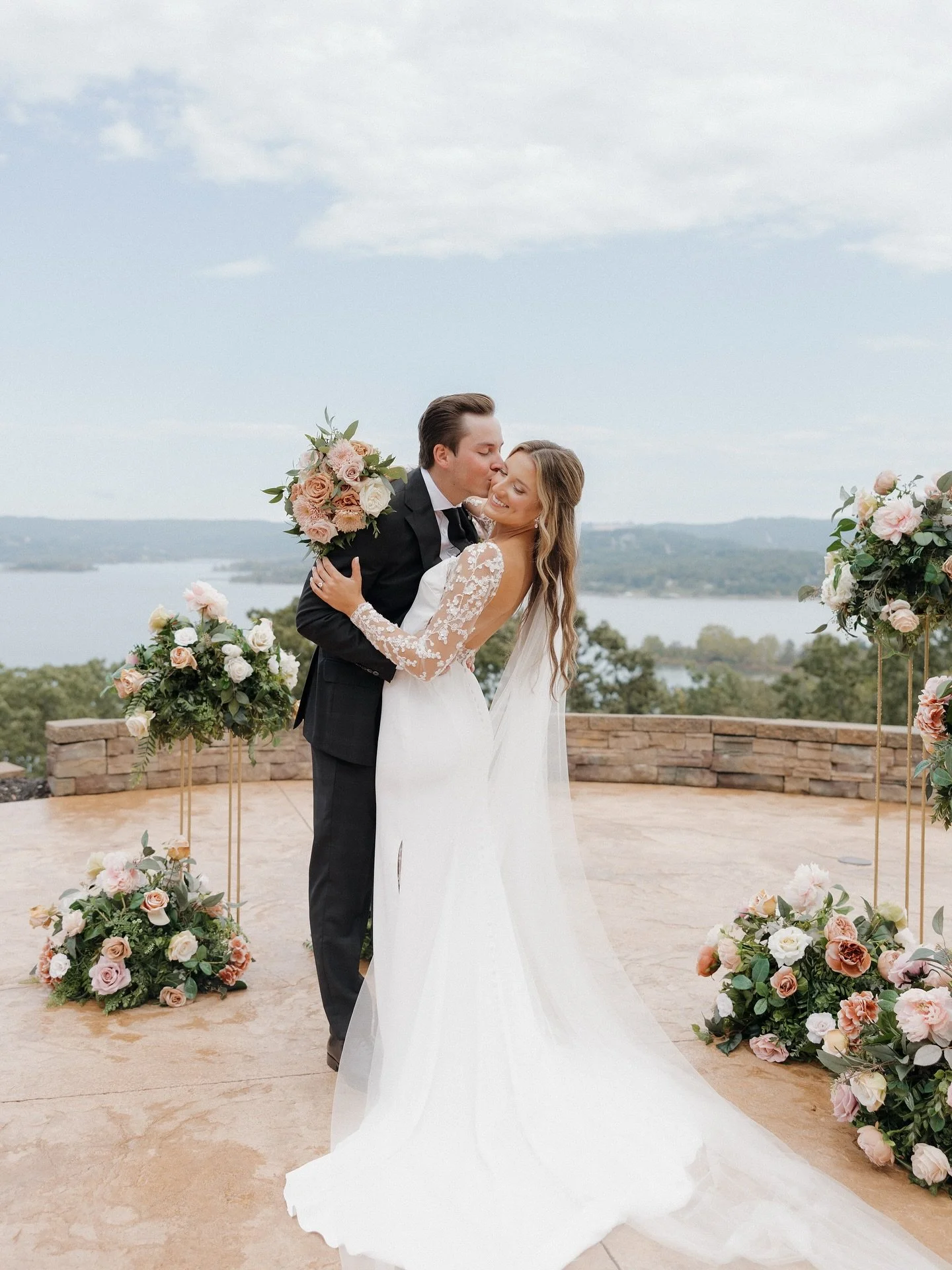 Making waves 🌊 Alt caption :: ARE YOU FREAKING KIDDING ME?!!?!!???!!? 🥹😍 // 📷 :: @baileymarie.photo #swbbkcbride