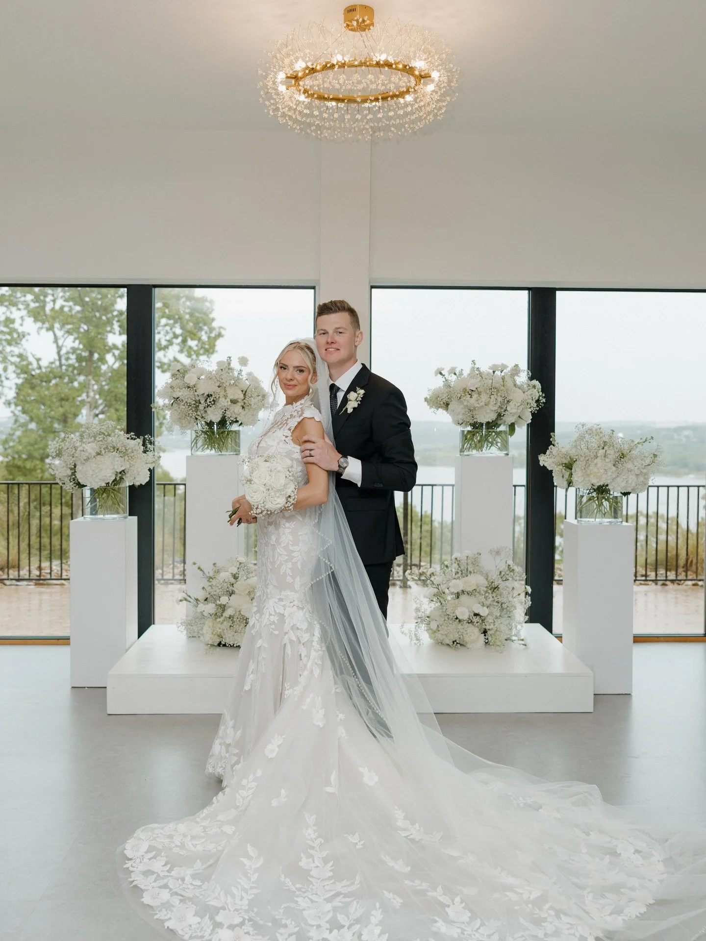 When it all comes together 🤌 // 📷 :: @baileymarie.photo #swbbkcbride