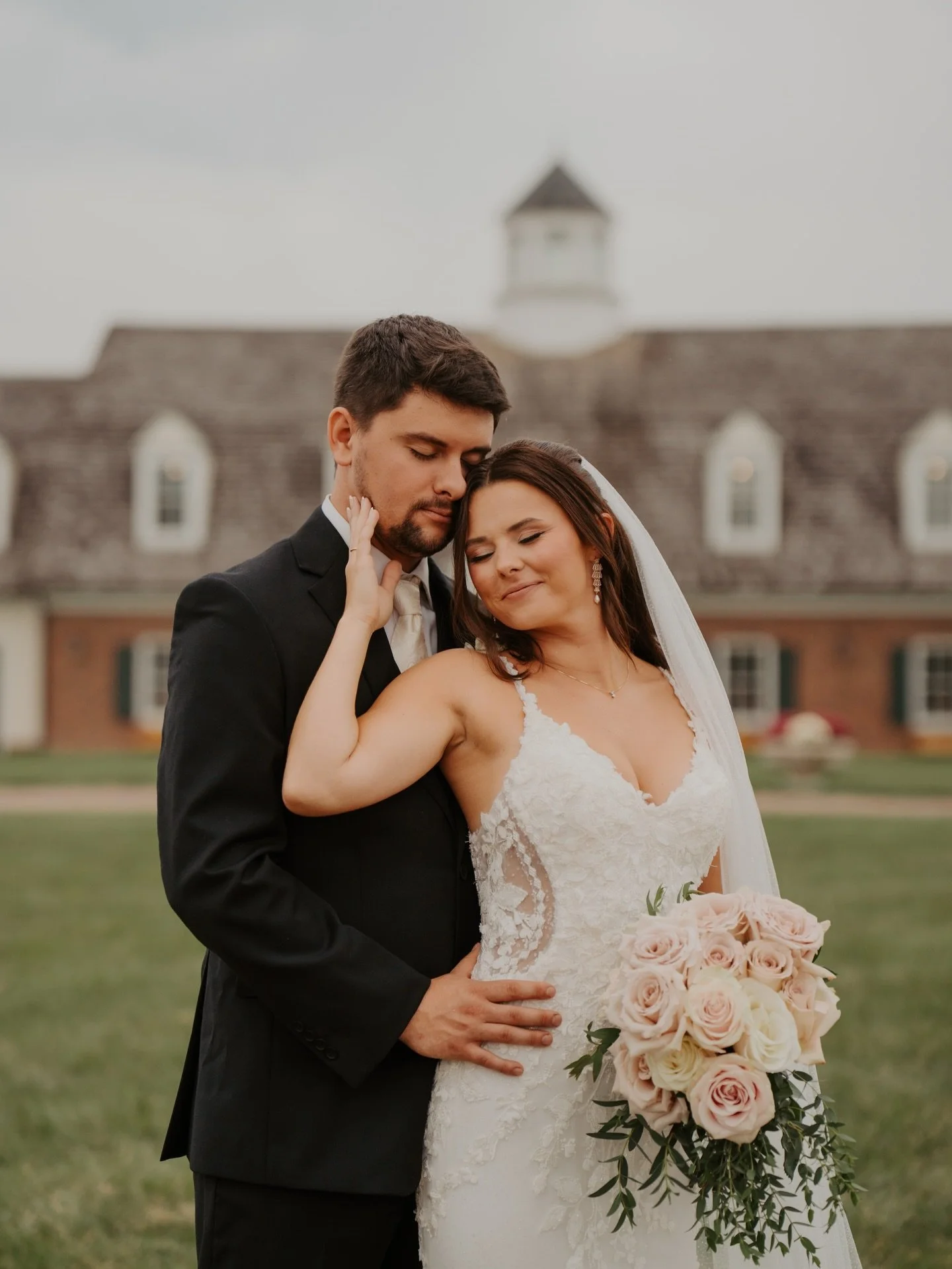 Lauren&rsquo;s dreamy dream day ✨ // 📷 :: @enlowproductionsllc #swbbkcbride