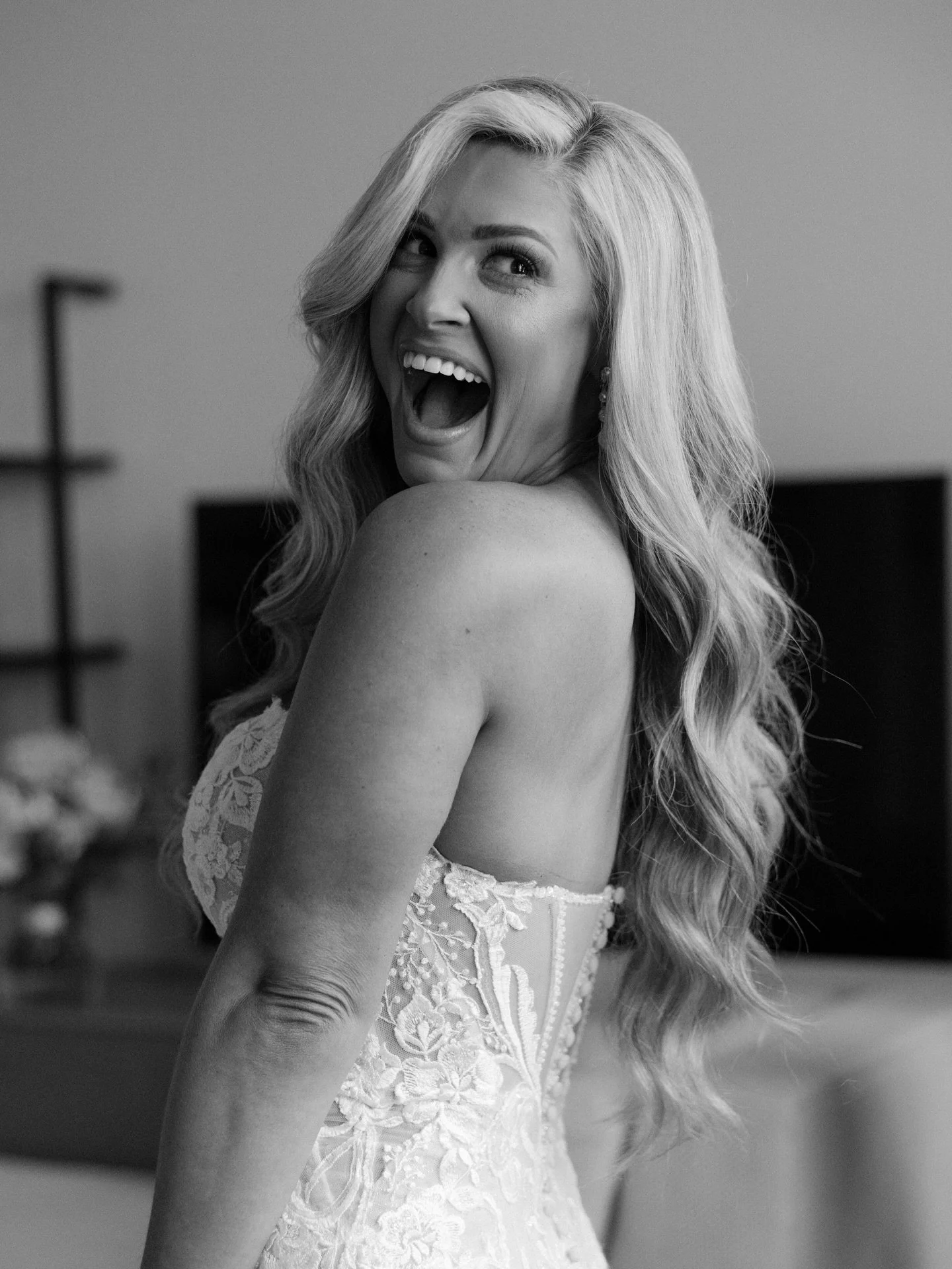 Here&rsquo;s hoping your Saturday is half as perf as @courtblake1213 on her wedding day 🥂✨🤍 // 📷 :: @theboldamericana #swbbkcbride