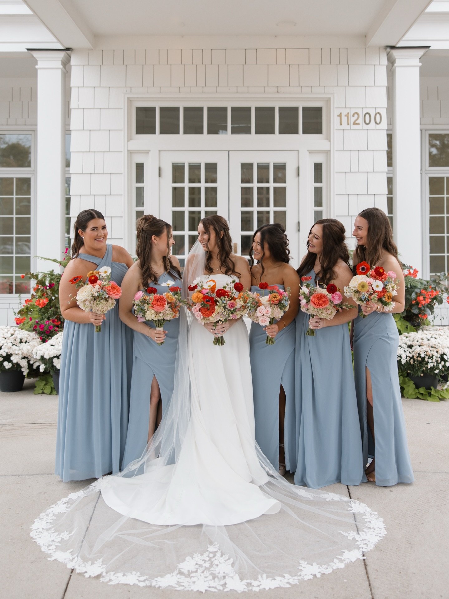 Blue-tiful bridal besties 💙 // 📷 :: @mckenziephotoandfilm #swbbkcbride