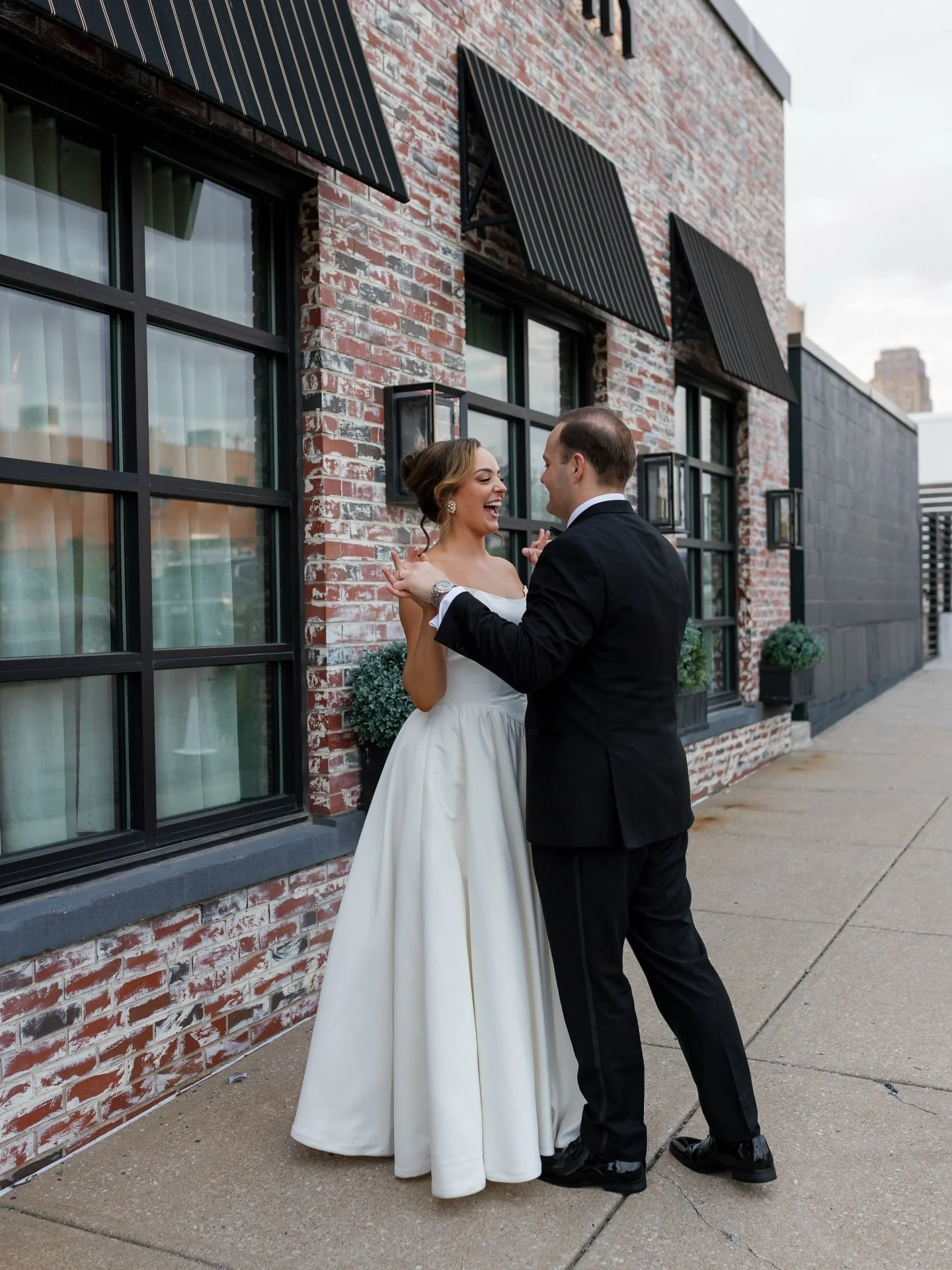 👆 my face when the sneak peeks drop // 📷 :: @mkzachphotography #swbbkcbride