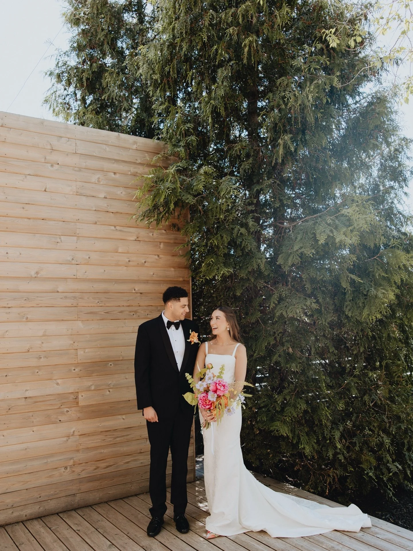 Scrumptious florals deserve a delicious bridal bow 🤌 // 📷 :: @photo__kc #swbbkcbride