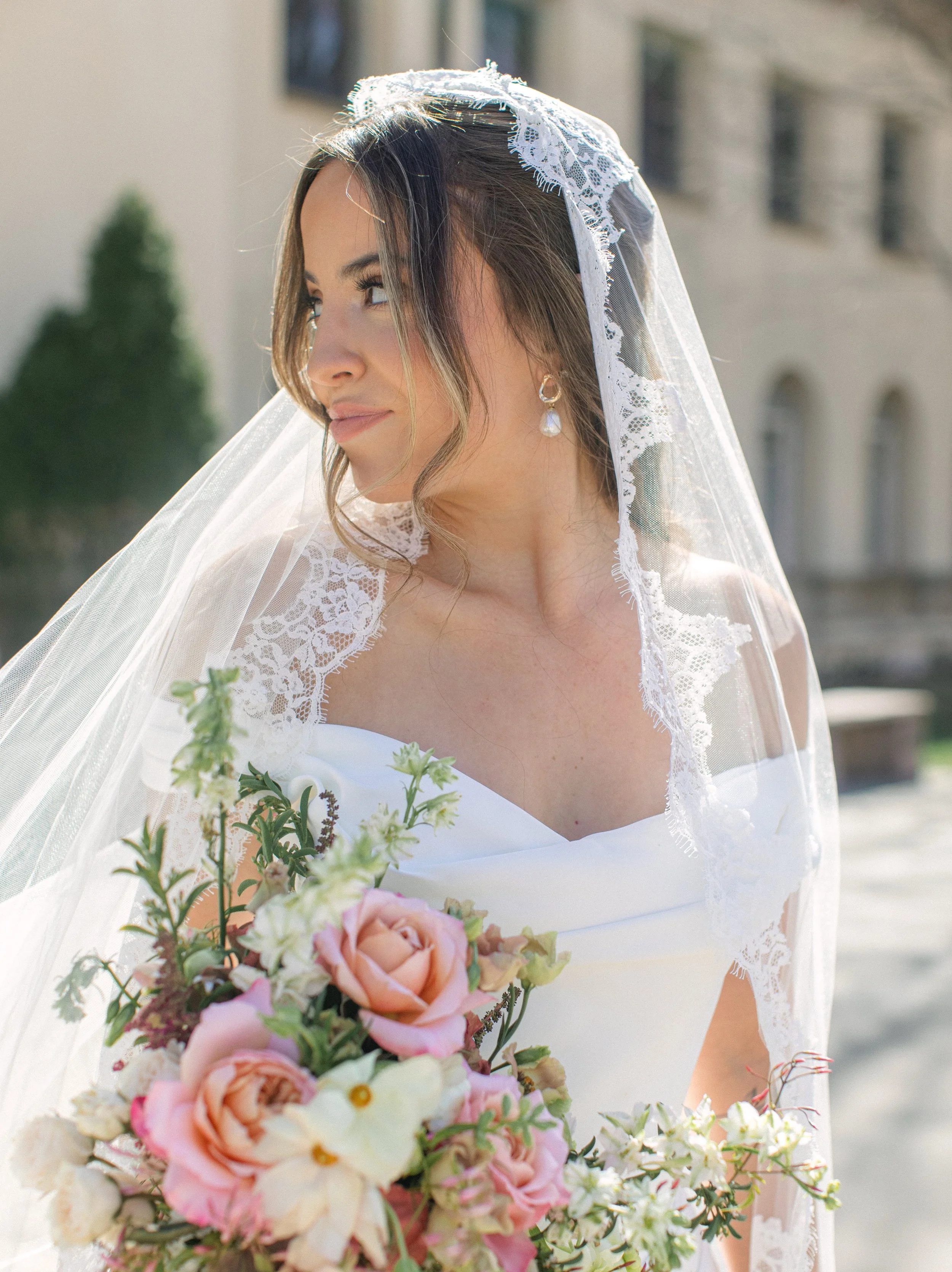 The art of the mantilla veil 🤌 // 📷 :: @lalalensart